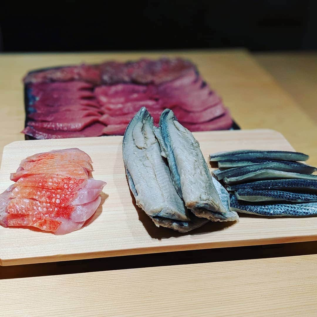 Masayasu Moritaさんのインスタグラム写真 - (Masayasu MoritaInstagram)「#鰯 #イワシ #握り #sushi #sardine #すが弥 #麻布グルメ #tokyo #東京 #鮨 #もりたま飯 #foodie #foodgasm #foodphotography #foodstagram #美食 #delicious #tasty #instafood #グルメ #food #yummy #foodporn #デリスタグラマー #グルメな人と繋がりたい #寿司好きな人と繋がりたい」7月7日 10時09分 - masayasumorita