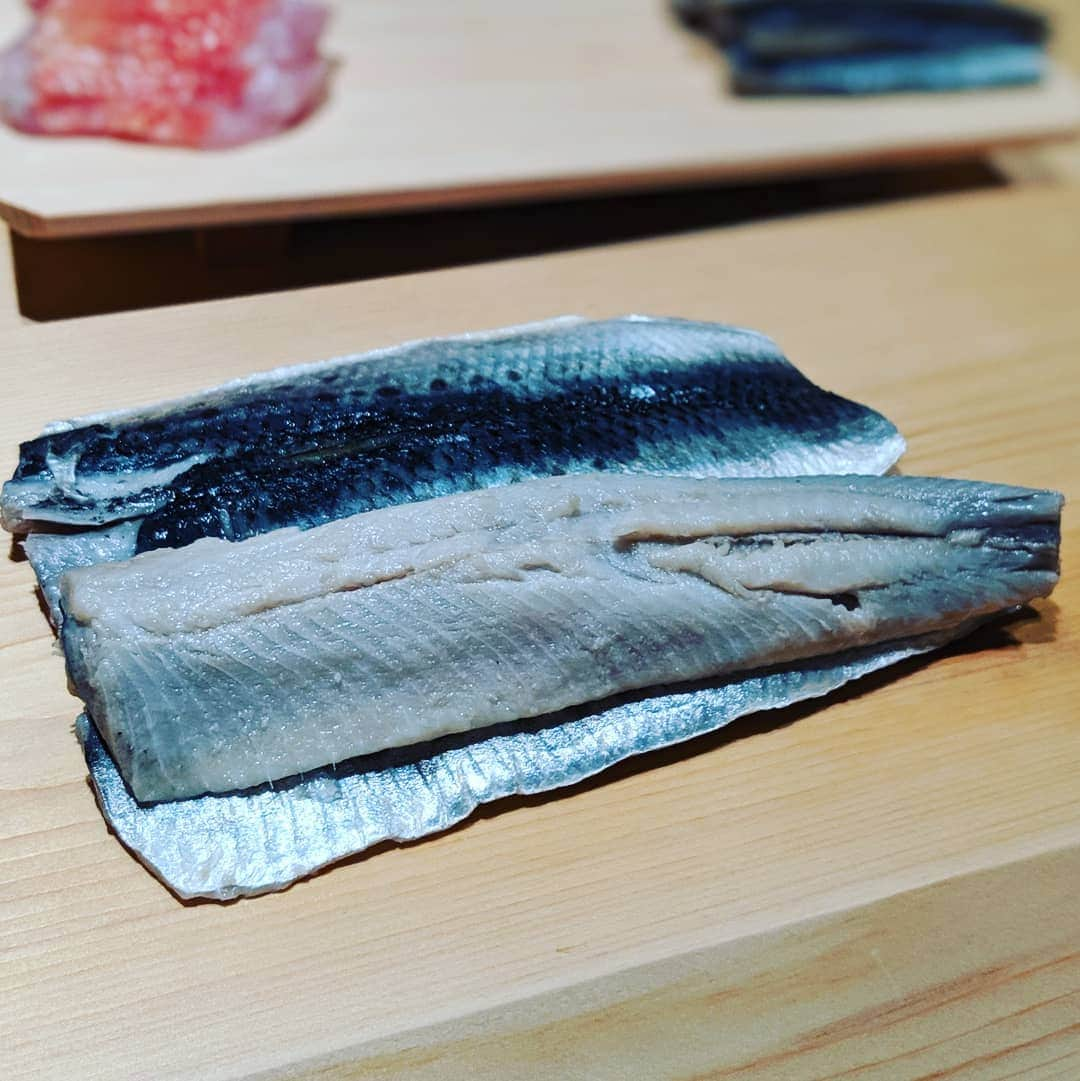 Masayasu Moritaさんのインスタグラム写真 - (Masayasu MoritaInstagram)「#鰯 #イワシ #握り #sushi #sardine #すが弥 #麻布グルメ #tokyo #東京 #鮨 #もりたま飯 #foodie #foodgasm #foodphotography #foodstagram #美食 #delicious #tasty #instafood #グルメ #food #yummy #foodporn #デリスタグラマー #グルメな人と繋がりたい #寿司好きな人と繋がりたい」7月7日 10時09分 - masayasumorita