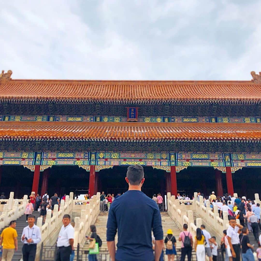 コリン・マクマヌスのインスタグラム：「✈️🇨🇳✌🏻」