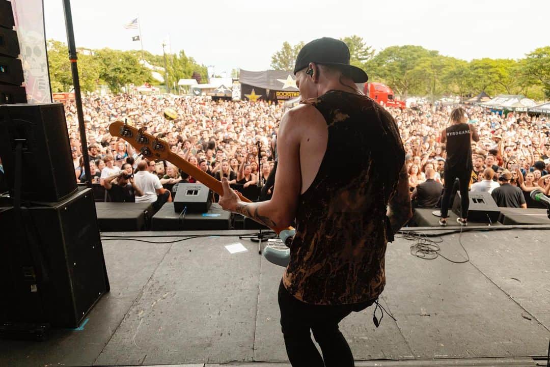 ジャスティン・ヒルズのインスタグラム：「🤘🏻 Thanks Jersey! Photo: @itsdannytodd」
