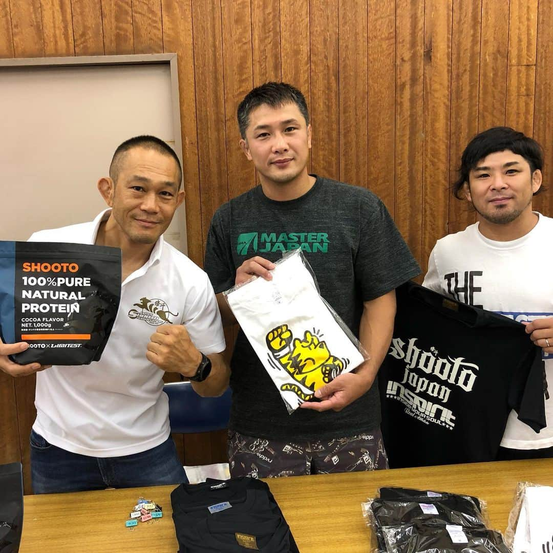 佐藤ルミナさんのインスタグラム写真 - (佐藤ルミナInstagram)「新作Tシャツやプロテインも会場特価で販売中！ #アマ修斗 #九州選手権 #福岡 #修斗伝承 #supportedby #onechampionship #fitnessshop #ISAMI #湾岸画廊 #shooto #mma #amateurmma #amateurshooto #理事長行商スタイル」7月7日 10時28分 - ruminasato