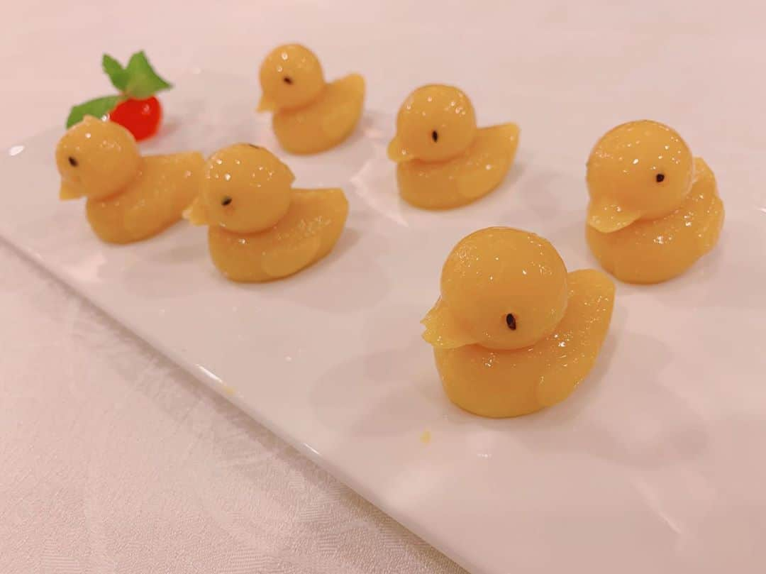 えなこさんのインスタグラム写真 - (えなこInstagram)「昨日の夜ご飯で食べたヒヨコ(アヒル？)のデザート🐥 枝豆を使ったデザートなんだって😳‼️」7月7日 10時40分 - enakorin