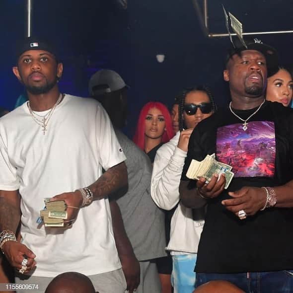 ファボラスのインスタグラム：「We all owe @50cent a happy birthday shoutout! 😂 Appreciate all the opportunities & tour runs over the years (even tho it was prolly bcuz I was the only rapper in New York you was cool wit thru the 2000’s 🤣) Celebrate Life 🎈」