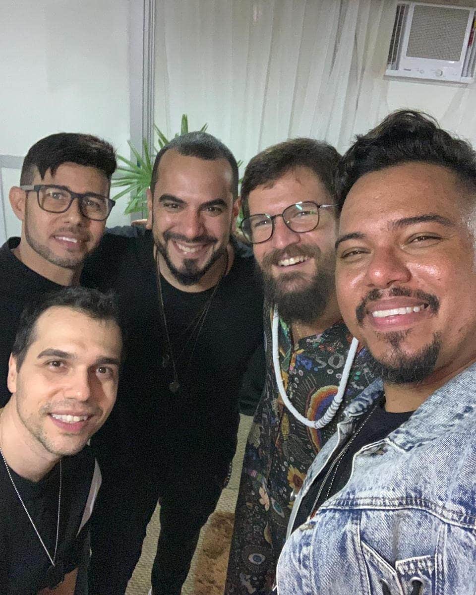 Sorriso Marotoのインスタグラム：「Quanta energia boa esse cara transmite! É sempre bom estar perto de você, @saulooficial ♥️」