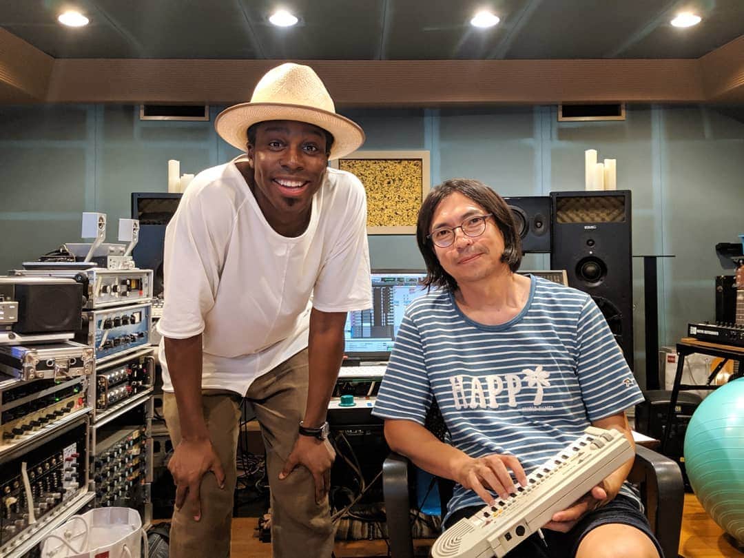 アイク・B・ヌワラのインスタグラム：「ふかわさんの新曲に声で参加させていただきました！曲が出来上がり次第報告するね〜♪ #ふかわりょう  #Rocketman #曲作り #アイクぬわら」