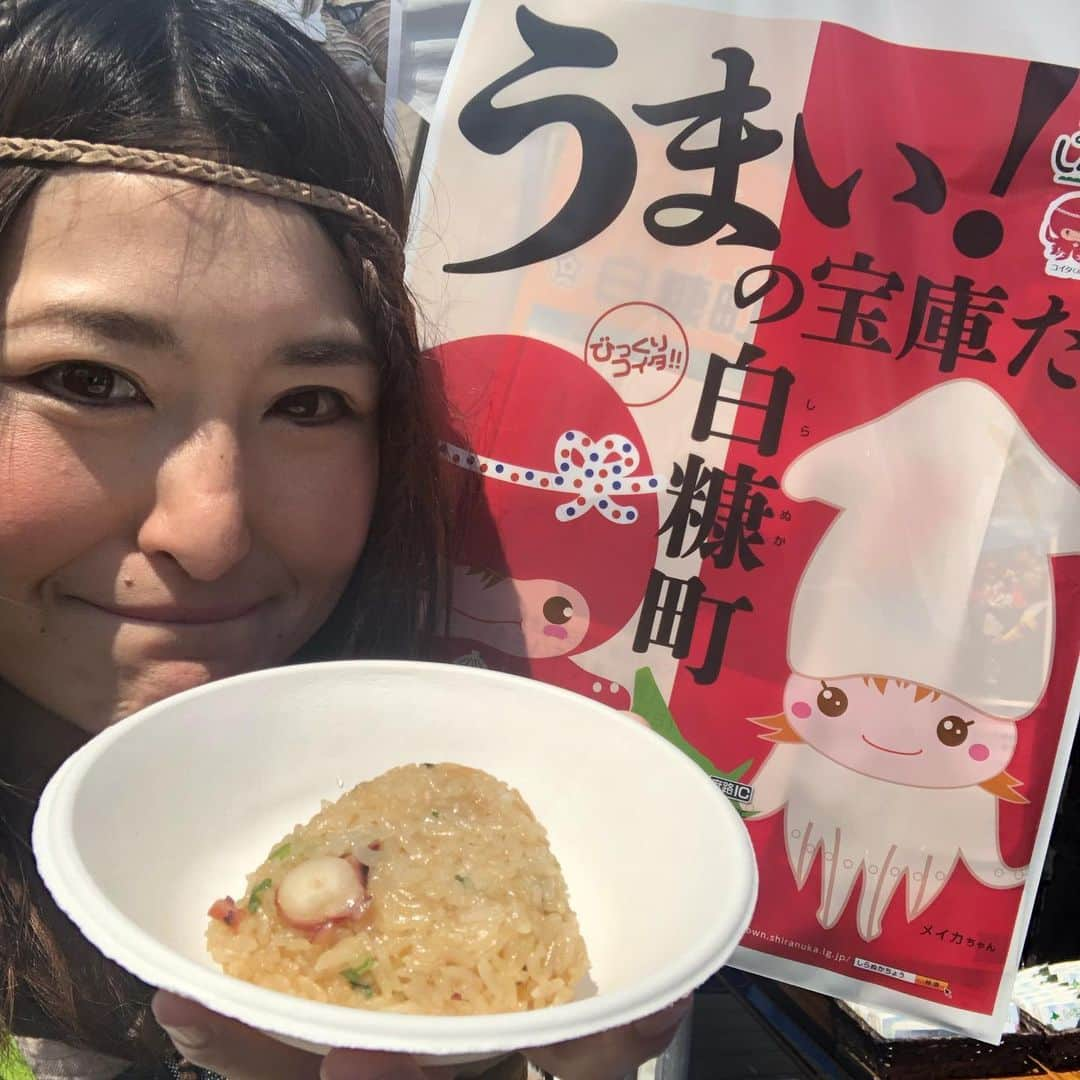 アンジェラ佐藤さんのインスタグラム写真 - (アンジェラ佐藤Instagram)「白糠ブースで販売なうっ！！！ヾ(*´∀｀*)ﾉ  #道産子感謝day #サッポロビール園 #白糠ブース #今日はPR大使として白糠の灯台つぶと鍛高ラムネを販売するよ #もちろん179市町村北海道おむすびの白糠の究極の柳だこむすも販売」7月7日 10時58分 - angela_satou