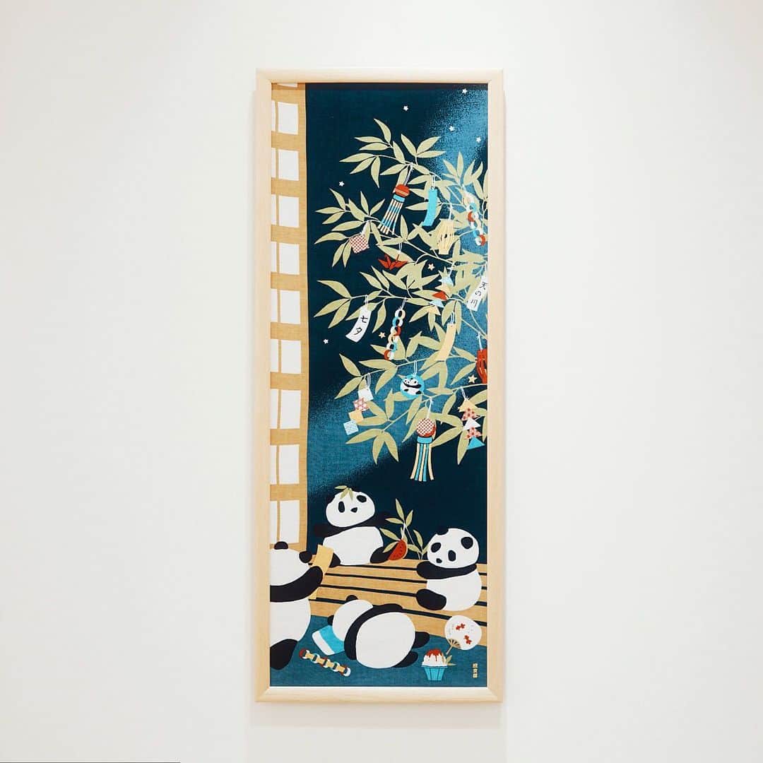 PARCO_ya上野さんのインスタグラム写真 - (PARCO_ya上野Instagram)「7月7日、五節句のひとつ、七夕の節句。﻿ ﻿ 横浜伝統の型染め手法である捺染(なっせん)で染め上げた「絵てぬぐい 七夕パンダ」﻿ ﻿ 大好きな笹の葉に、短冊を飾り付けているパンダの家族。夜空にきらめく天の川に、何をお願いするのでしょうか。﻿ ﻿ <shop information>﻿﻿ てぬぐい﻿﻿ 4F : 濱文様（はまもんよう）﻿ TEL : 03-5817-4500﻿﻿ ﻿ @hamamonyo_official﻿﻿ #PARCO_ya #parcoya #パルコヤ #パルコヤ上野 #上野 #ueno #ameyoko #濱文様 #hamamonyo #てぬぐい #絵てぬぐい #七夕 #7月7日 #七夕飾り #和雑貨 #捺染 #伝統工芸 #tenugui #てぬスタグラム #和小物 #パンダ #シャンシャン #香香 #熊猫 #팬더 #panda」7月7日 10時59分 - parco_ya_ueno