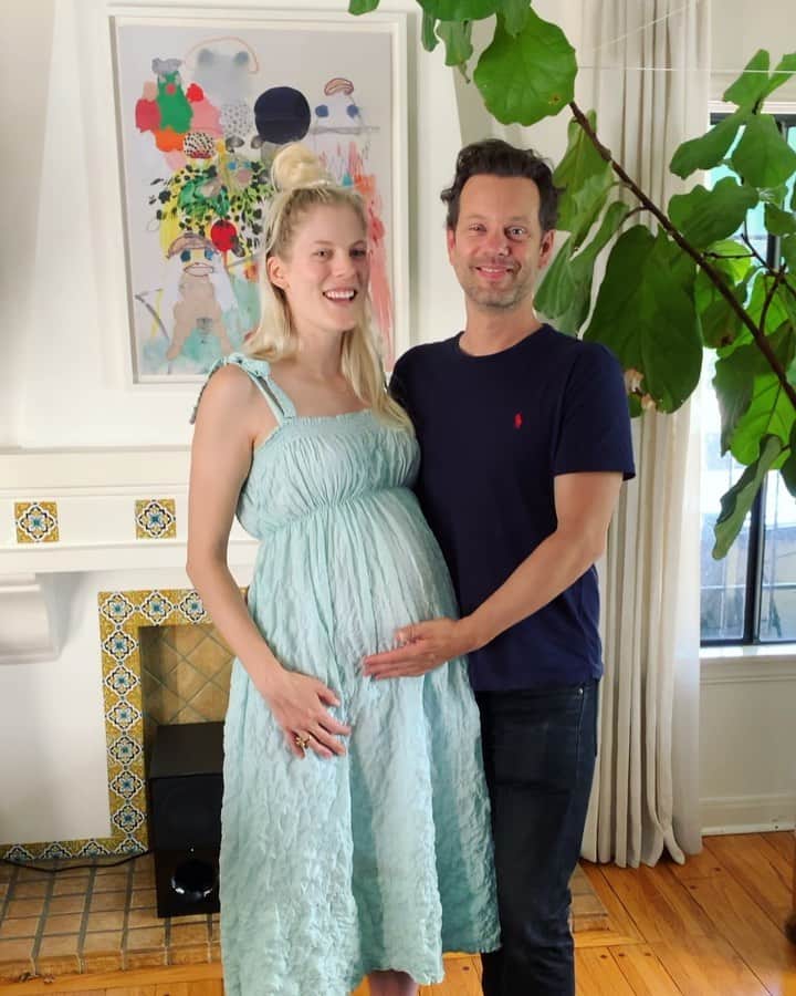 Anna Lylesのインスタグラム：「Celebrating our new family of three ! Thank you friends for all your love 💗💗💗」