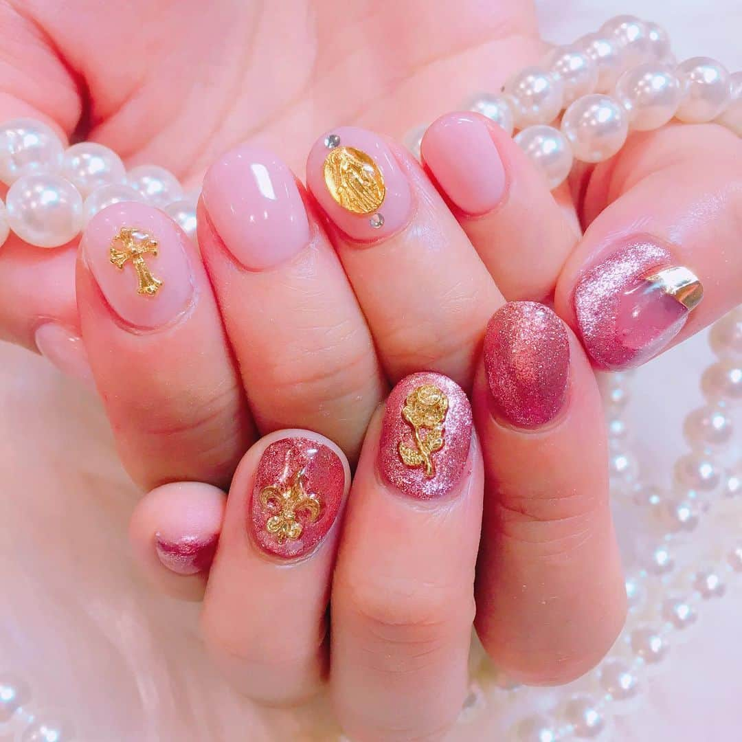 ちゃんもも◎さんのインスタグラム写真 - (ちゃんもも◎Instagram)「新しいネイル💅✨ めっちゃかわいくてうれしい🥰💓 Raviy新宿店です🥰 店内も可愛かった〜！ #pinknails #Raviy #chanmomoネイル」7月7日 11時10分 - xchanmomox