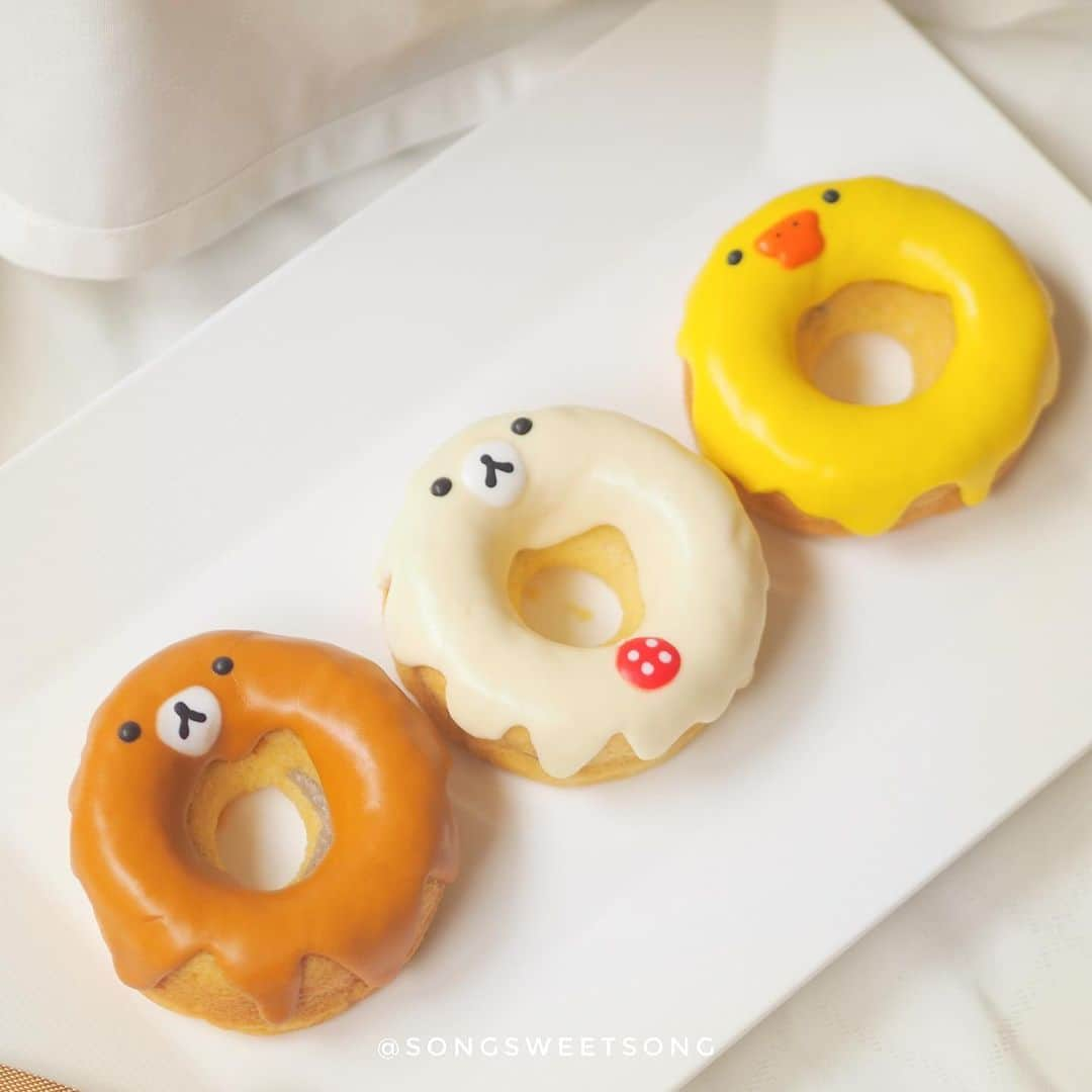 Song Sweet Songさんのインスタグラム写真 - (Song Sweet SongInstagram)「🐻🐤🍩💕 Rilakkuma Donuts  リラックマドーナツ ➖➖➖➖➖➖➖➖➖➖➖➖➖➖ ช่วงนี้ใครหาของขวัญแสดงความยินดีกับพี่ๆ น้องๆบัณฑิตใหม่ ลองดูที่ 👉🏻 www.danielwellington.com เลยฮะ ตอนนี้มีส่วนลดพิเศษ 10%สำหรับนาฬิกาเฉพาะรุ่นและ30%สำหรับนาฬิการุ่น DAPPER แถมใช้ code ‘sweetsong19’  ลดทันทีอีก 15% โปรตั้งแต่วันนี้ถึง 14 กรกฎาคม นี้เท่านั้นที่ #DWcongrats #DWMOMENTS #DanielWellington  Graduation season is already here with plenty of reasons to treat yourself, your friends or family members who are graduating! Head over to www.danielwellington.com to purchase your unique gift. There will be a 30% off for all DAPPER Collection and 10% off for selected watches. Use my exclusive code:sweetsong19 for EXTRA 15% off. Don’t miss it as offer ends on 14th July #DanielWellington #DWcongrats」7月7日 11時21分 - songsweetsong