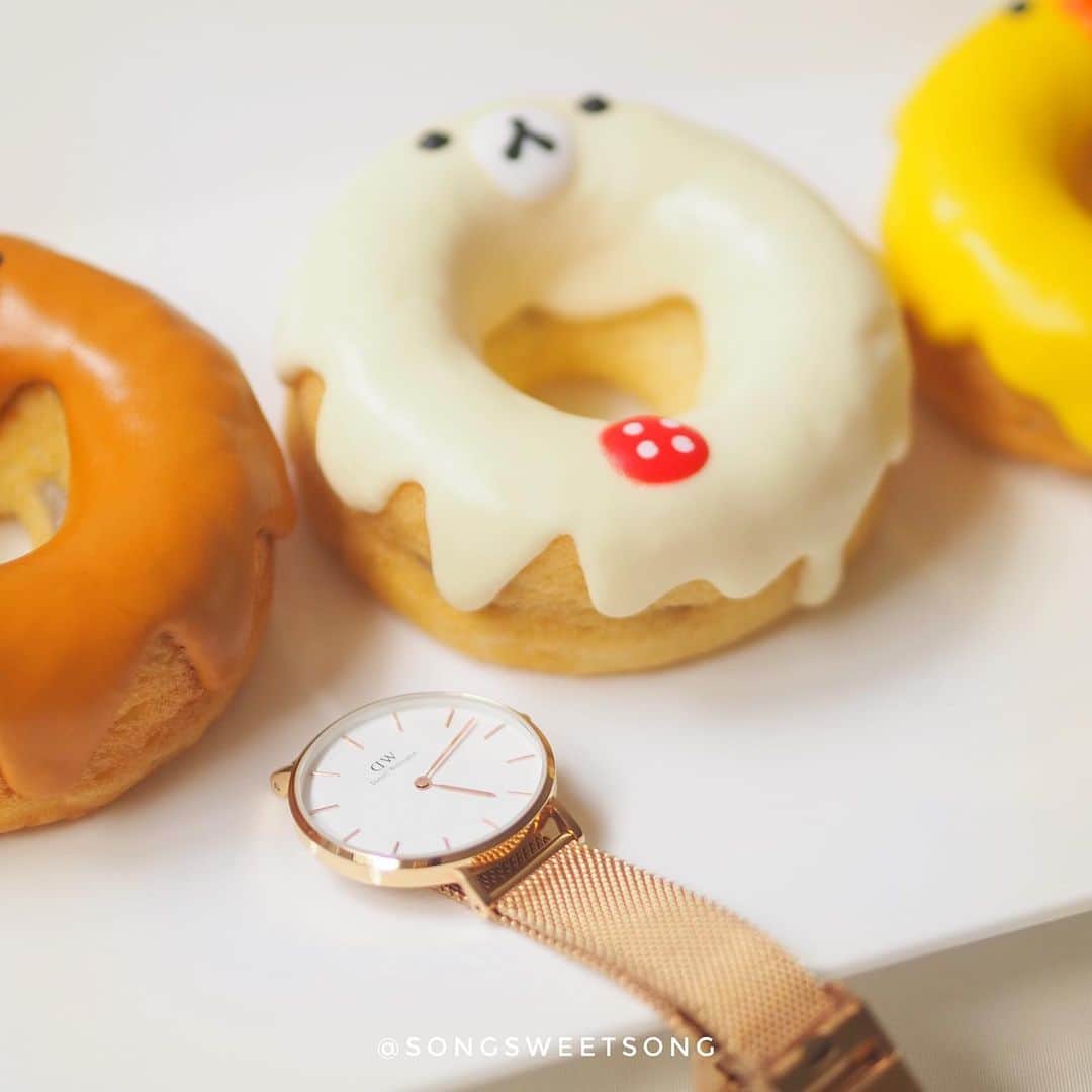 Song Sweet Songさんのインスタグラム写真 - (Song Sweet SongInstagram)「🐻🐤🍩💕 Rilakkuma Donuts  リラックマドーナツ ➖➖➖➖➖➖➖➖➖➖➖➖➖➖ ช่วงนี้ใครหาของขวัญแสดงความยินดีกับพี่ๆ น้องๆบัณฑิตใหม่ ลองดูที่ 👉🏻 www.danielwellington.com เลยฮะ ตอนนี้มีส่วนลดพิเศษ 10%สำหรับนาฬิกาเฉพาะรุ่นและ30%สำหรับนาฬิการุ่น DAPPER แถมใช้ code ‘sweetsong19’  ลดทันทีอีก 15% โปรตั้งแต่วันนี้ถึง 14 กรกฎาคม นี้เท่านั้นที่ #DWcongrats #DWMOMENTS #DanielWellington  Graduation season is already here with plenty of reasons to treat yourself, your friends or family members who are graduating! Head over to www.danielwellington.com to purchase your unique gift. There will be a 30% off for all DAPPER Collection and 10% off for selected watches. Use my exclusive code:sweetsong19 for EXTRA 15% off. Don’t miss it as offer ends on 14th July #DanielWellington #DWcongrats」7月7日 11時21分 - songsweetsong