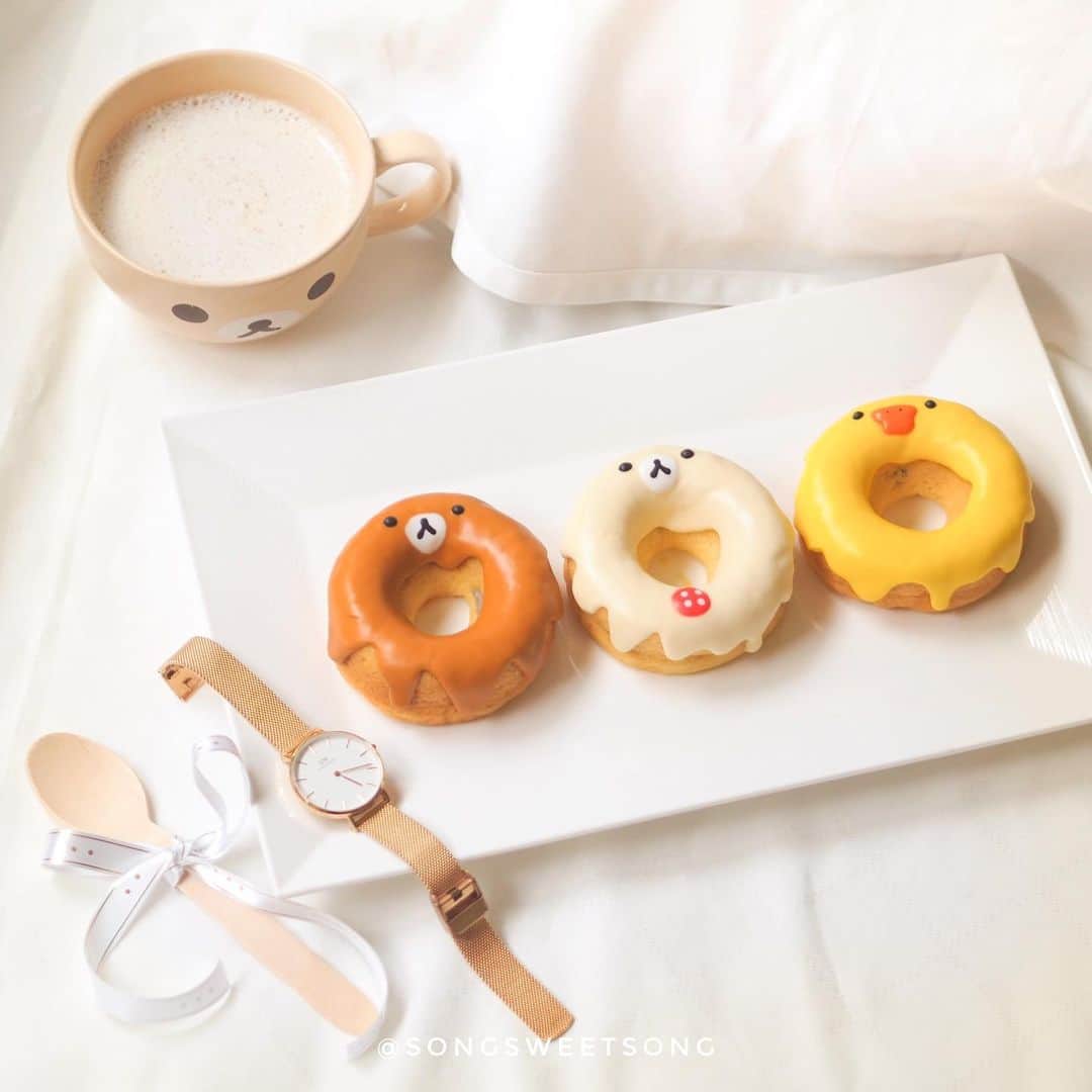 Song Sweet Songのインスタグラム：「🐻🐤🍩💕 Rilakkuma Donuts  リラックマドーナツ ➖➖➖➖➖➖➖➖➖➖➖➖➖➖ ช่วงนี้ใครหาของขวัญแสดงความยินดีกับพี่ๆ น้องๆบัณฑิตใหม่ ลองดูที่ 👉🏻 www.danielwellington.com เลยฮะ ตอนนี้มีส่วนลดพิเศษ 10%สำหรับนาฬิกาเฉพาะรุ่นและ30%สำหรับนาฬิการุ่น DAPPER แถมใช้ code ‘sweetsong19’  ลดทันทีอีก 15% โปรตั้งแต่วันนี้ถึง 14 กรกฎาคม นี้เท่านั้นที่ #DWcongrats #DWMOMENTS #DanielWellington  Graduation season is already here with plenty of reasons to treat yourself, your friends or family members who are graduating! Head over to www.danielwellington.com to purchase your unique gift. There will be a 30% off for all DAPPER Collection and 10% off for selected watches. Use my exclusive code:sweetsong19 for EXTRA 15% off. Don’t miss it as offer ends on 14th July #DanielWellington #DWcongrats」