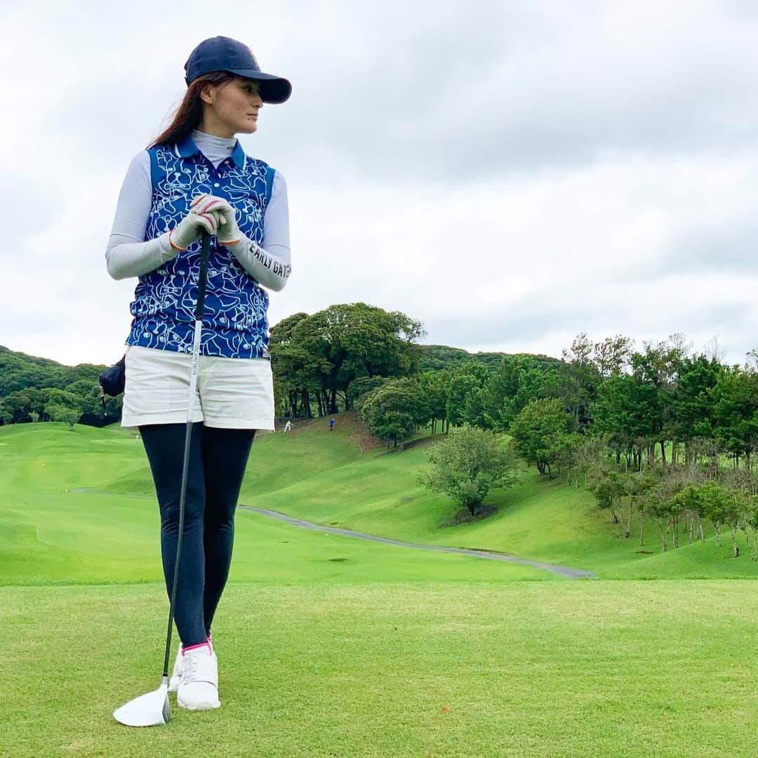 奥山夏織さんのインスタグラム写真 - (奥山夏織Instagram)「ゴルフコーディネート⛳️🏌️‍♀️✨ ・ tops #newbalancegolf inner #pearlygates bottom #ralphlauren tights #pearlygates shoes #pearlygates & callaway ・・・ #ゴルフウェア #ゴルフウェアコーデ #golf #golf女子 #golfcoordinate #golfwear #ゴルフ女子 #ゴルフ女子コーデ #ゴルフ#ゴルフ日和 #ゴルフ好きな人と繋がりたい #🏌️‍♂️‍♀️ #⛳️ #ちゃぉりgolf #インスタゴルフ #インスタゴルフ女子」7月7日 11時24分 - okuyama_kaori