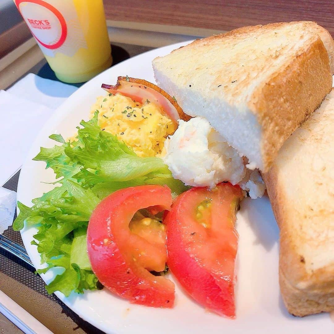 北村真姫さんのインスタグラム写真 - (北村真姫Instagram)「「breakfirst🐔」﻿ ﻿ ﻿ おはようございます🌞😊🌞﻿ 今日も朝から雨でした、、、☔﻿ ﻿ そして、なんと…﻿ 神戸戦エスパルス勝ちました😊🧡﻿ ﻿ このまま勝ち進んで欲しいな😀！﻿ ﻿ ﻿ #朝食 #カフェ #朝 #ご飯 #ワンコイン #500 #安い #安すぎ #雨 #昨日 #jリーグ #jleague #エスパルス #spulse #まきてぃ #北村真姫」7月7日 11時27分 - kitamura__maki