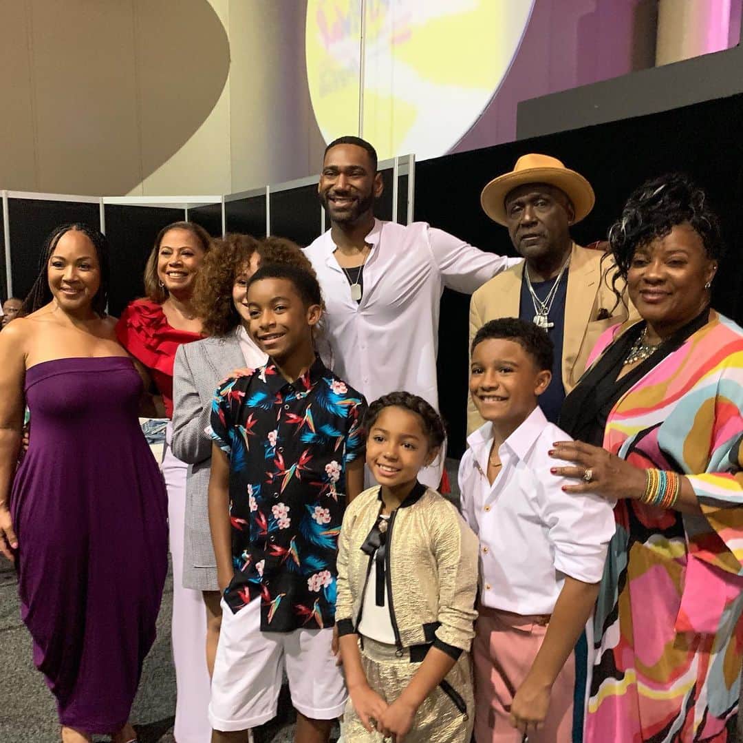 エリカ・キャンベルさんのインスタグラム写真 - (エリカ・キャンベルInstagram)「It was great hosting @familyreunionnetflix’s panel today at @essencefest! Tune in to the show July 10th on @netflix! #tuneinalert #bingewatch #supportpositivetelevision #EricaCampbell」7月7日 11時29分 - imericacampbell