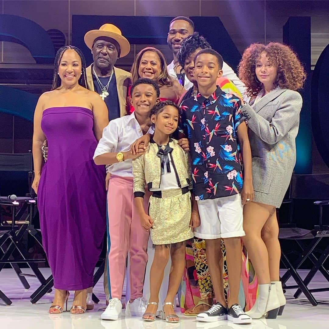 エリカ・キャンベルさんのインスタグラム写真 - (エリカ・キャンベルInstagram)「It was great hosting @familyreunionnetflix’s panel today at @essencefest! Tune in to the show July 10th on @netflix! #tuneinalert #bingewatch #supportpositivetelevision #EricaCampbell」7月7日 11時29分 - imericacampbell