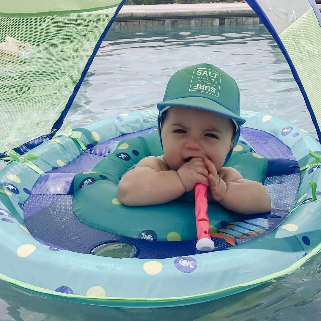 ジャナ・クレイマーさんのインスタグラム写真 - (ジャナ・クレイマーInstagram)「My little guy loves his new pool.」7月7日 11時40分 - kramergirl