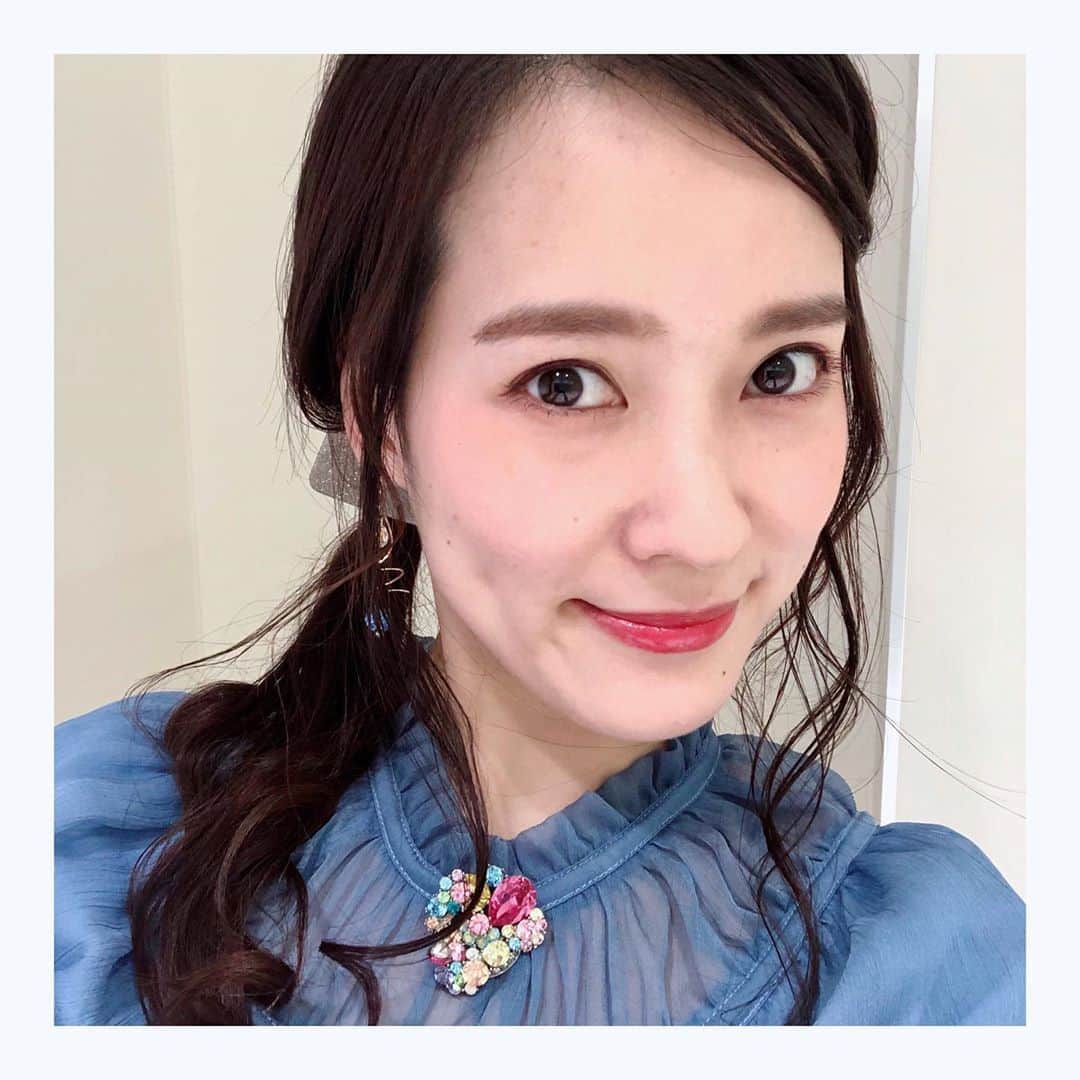 のインスタグラム：「‪出張鑑定いってくるね🐹今日はエクボの主張がすごい日だ…、、 ・ #家電 #家電好き #家電女優 #奈津子 #なんでも鑑定団 #出張鑑定は#えくぼ」