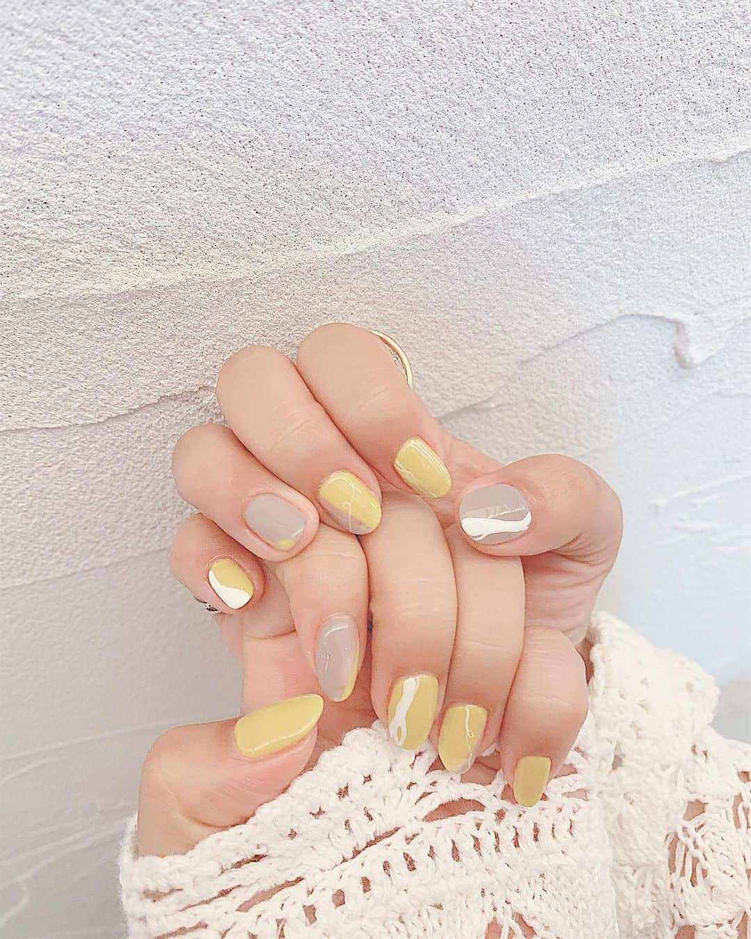 山田菜々さんのインスタグラム写真 - (山田菜々Instagram)「#yellownails 💅  #nail #ネイル #summernails #夏ネイル #minx」7月7日 12時05分 - tannana.yamada