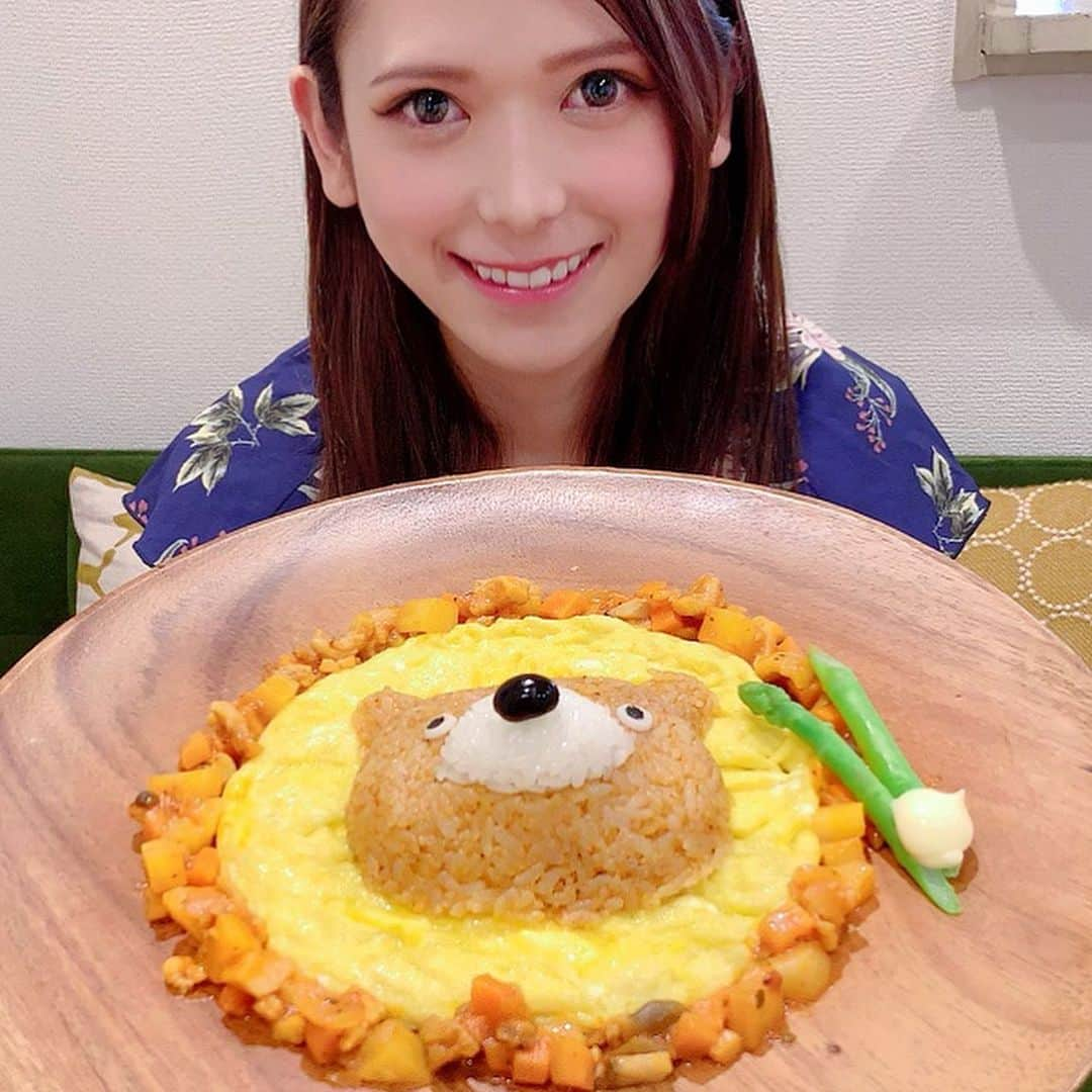 大見さなえさんのインスタグラム写真 - (大見さなえInstagram)「くまライス🐻🍚🍳可愛い💓﻿ 『#henteko森の洋菓子店 』﻿ ﻿ デミグラス風味のライスに、ふわとろの卵(*´꒳`*)🍳﻿ 周りにはチキンで野菜たっぷりでヘルシー♪﻿ ﻿ 福岡から来た友達は白くまストロガノフ✨﻿ こっちも美味しそう🤤🌸﻿ ﻿ 11時オープンで、11時30分にはお土産に喜ばれそうな﻿ 動物クッキーも売り切れた😳🍪﻿ ﻿ 可愛い動物クッキーの乗ったデザートもあるので、﻿ 確実に食べたい方はオープン前に並ぶことをオススメする😎🍪﻿ 子供連れ多めのお店です👶👧💓﻿ ﻿ #オムライス #くまライス #クマ #インスタ映え﻿ #可愛い #動物オムライス #おむらいす﻿ #卵料理 #めぐログ_都立大学 #都立大学グルメ」7月7日 12時06分 - tabe_megumi