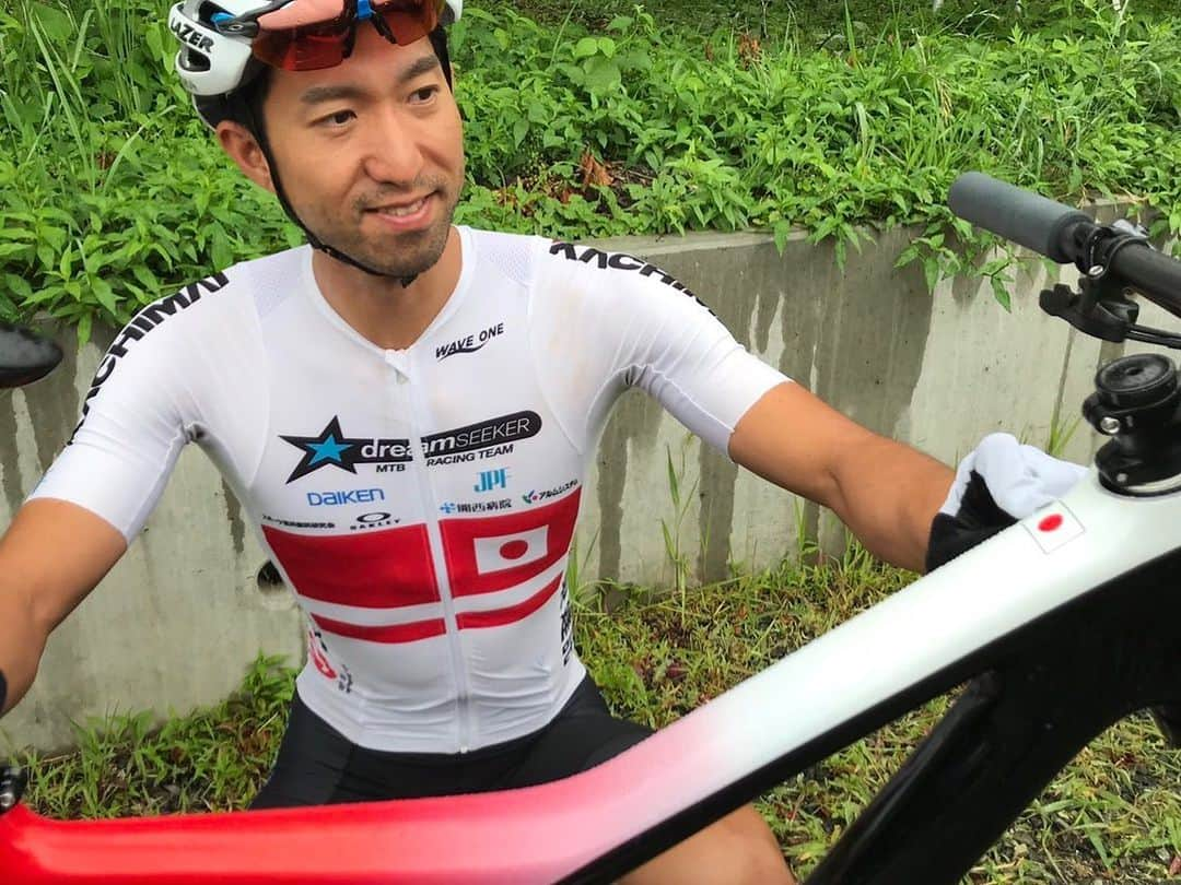 山本幸平さんのインスタグラム写真 - (山本幸平Instagram)「New bike day. Special color 🇯🇵 scalpel. Thank you great work and give a extra power up coming national and Asia championship!! ニューバイク完成‼️世界で2台だけの日本カラーを僕の為に作ってくれました‼️全日本選手権とアジア選手権へ向けて気持ち上がります。ありがとう御座います‼️@cannondalejapan @cannondalemountain  #fightwithlefty」7月7日 12時02分 - kohey55