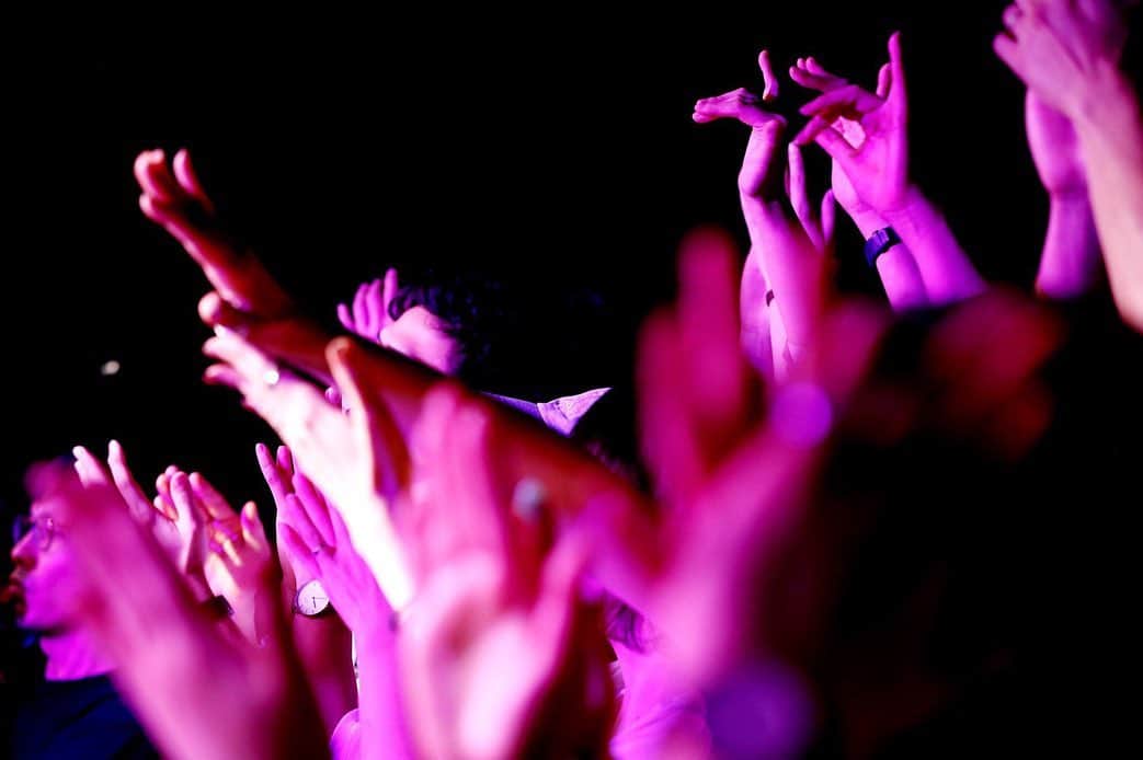 KENNY（吉原健司）さんのインスタグラム写真 - (KENNY（吉原健司）Instagram)「throwback to 73machi... 年に一回の大切な日。 来年もよろしくね🤙🏾🔥 . photo by @taiki_murayama hairmake by @pellshair crew @junwelt ____________________ #thankyou#20190703#livelife#concert#73machi#live#daikanyama#ピートリオ#代官山#guild#horn#horns#NEWアコギを検討中」7月7日 12時03分 - kenny_yoshihara