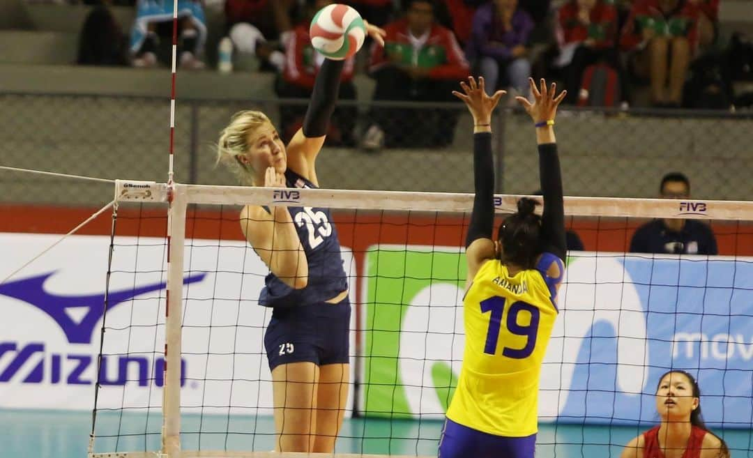 USA Volleyballさんのインスタグラム写真 - (USA VolleyballInstagram)「Karsta Lowe scored 18 points and @usavwnt defeated Colombia 3-0 to open the #PanAmCup. Check out usavolleyball.org for the match recap.」7月7日 12時04分 - usavolleyball