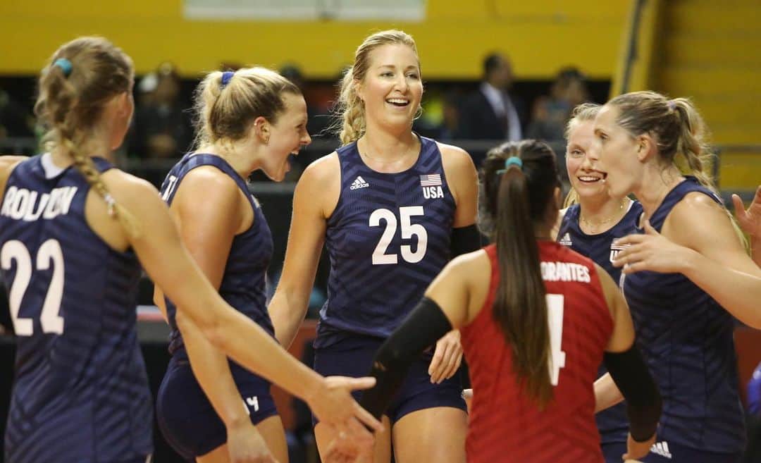 USA Volleyballさんのインスタグラム写真 - (USA VolleyballInstagram)「Karsta Lowe scored 18 points and @usavwnt defeated Colombia 3-0 to open the #PanAmCup. Check out usavolleyball.org for the match recap.」7月7日 12時04分 - usavolleyball