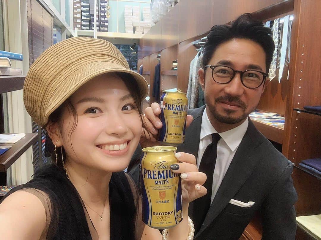 のインスタグラム：「#brchannel チャンネル登録者数10万人突破企画！✨ ・ ・ オーダースーツのプレゼント🎁 なんと3000人ものご応募を頂いたそう😳！たったの1週間ですよ、応募期間😳！ ・ ・ すごすぎます！ ありがとうございます！！ ・ ・ その中で超ラッキーだった4名の方の採寸をするということで、私も急遽！参加してきました(*´꒳`*)！ @brshop.jp ・ ・ 私は行かない予定だったんだけどね 4/3000って言われると…お祝いしに行っちゃうよね🥂✨ ・ ・ すると… たんまりとお酒を用意してくれてた。笑 ・ ・ ってことで！ ラッキーボーイたちとも乾杯🥂✨ ・ ・ その日は、ヤバイ撮影もしてまして… これからのBR channelがますますヤバイことになりますよ！✨ご期待ください(*´꒳`*)✨ ・ ・ @b.r.online  https://www.youtube.com/user/brchannelqa ・ ・ 干場義雅(@yoshimasa_hoshiba ) #fashion #instafashion  #男性ファッション #ファッション #オシャレ  #beer #beergirl #beers #乾杯 #カンパイ娘  #yoshimasahoshiba  #寺田有希 #teradayuki」