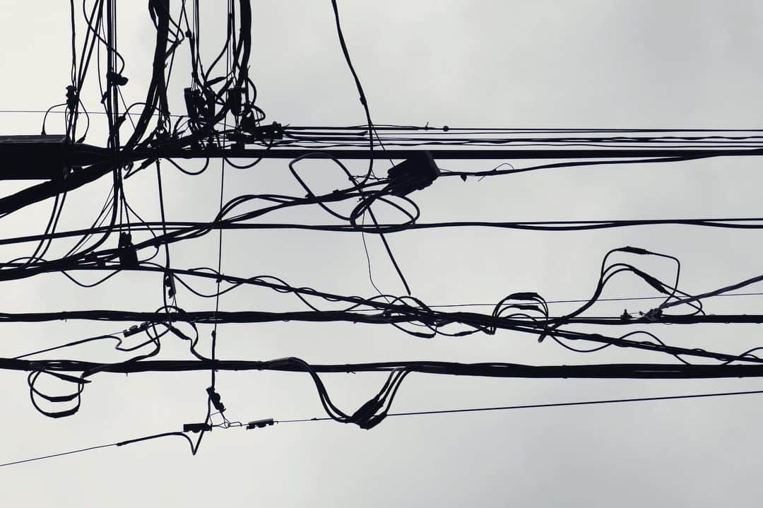 石山蓮華のインスタグラム：「#いい電線 #電線 #electric #electriccable #electricalwires #electricwire」