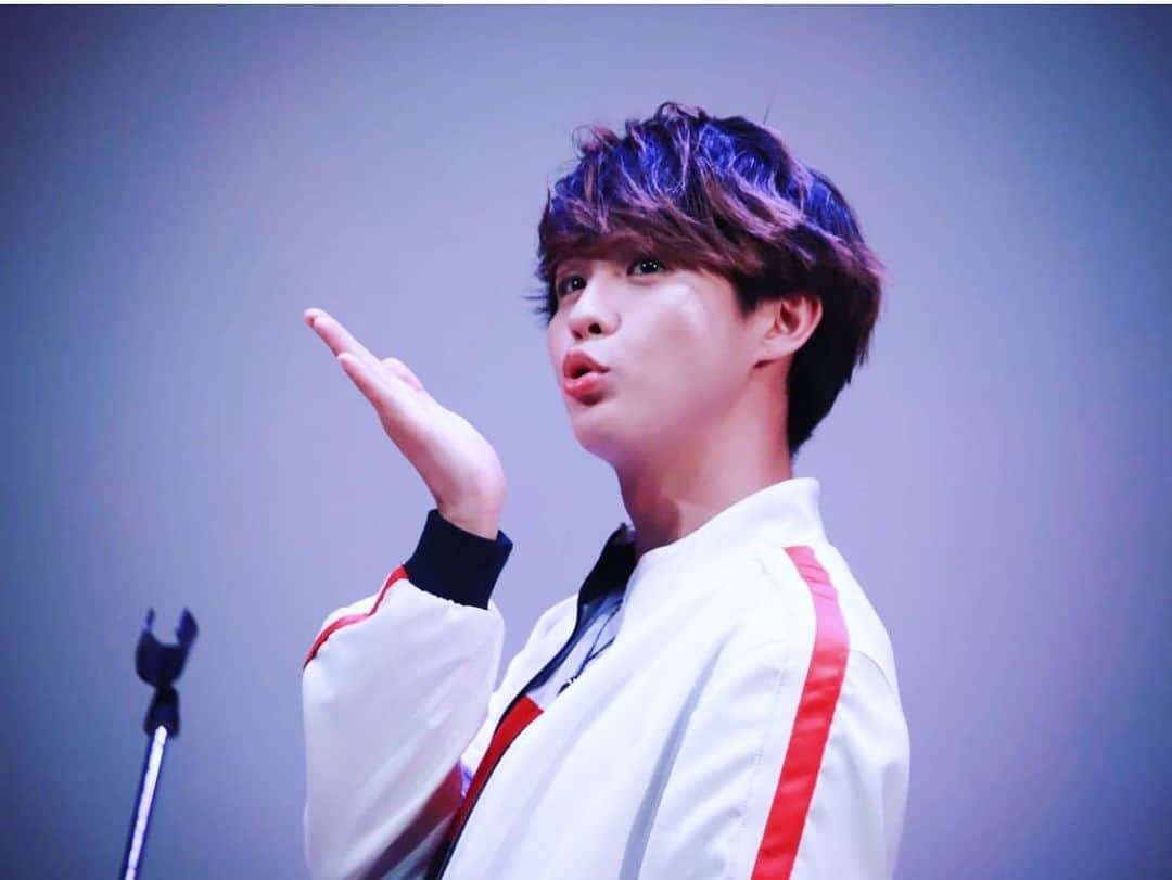 インジュン のインスタグラム：「みんなチュー💓 다같이우~💓 . . . #셀카#셀피#데일리#일상#인준 #뽀뽀 #selfie#daily#l4l#injun#chuu  #みんな#大好き#❤️ #インジュン#チュー」