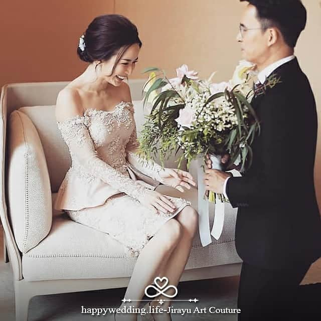 HappyWedding.Lifeさんのインスタグラム写真 - (HappyWedding.LifeInstagram)「📌 โปรโมชั่น ส่วนลด 10% ถึง31 กค 62 เช่า ตัดเช่า ตัดซื้อ . 📌 พิเศษ จองชุดไทยเจ้าสาว 35,000บาทแถมฟรีเช่าชุดไทยเจ้าบ่าวครับ เลือกได้ทั้งชุดไทยและสูทงานเช้าครับ . . Detail on 🔽 https://happywedding.life/th/vendors 🔍 @jirayu_couture . . #happywedding #happyweddingth #happyweddinglifeth #happy #wedding #thailand #love #gown #bridal #weddinginspiration #inspiration #bride #ชุดแต่งงาน #แฟชั่นชุดเจ้าสาว #ชุดเจ้าสาว #เทรนด์ชุดแต่งงาน2017 #เทรนชุดแต่งงาน2018 #ตัดชุดแต่งงาน #เทคนิคเลือกชุดแต่งงาน #ซื้อชุดแต่งงาน #ขั้นตอนเตรียมตัวเลือกชุดเจ้าสาว #ดีไซน์ชุดเจ้าสาว . . ติดตามผู้ให้บริการด้านชุดแต่งงาน >> #hwldress」7月7日 12時13分 - happywedding.life