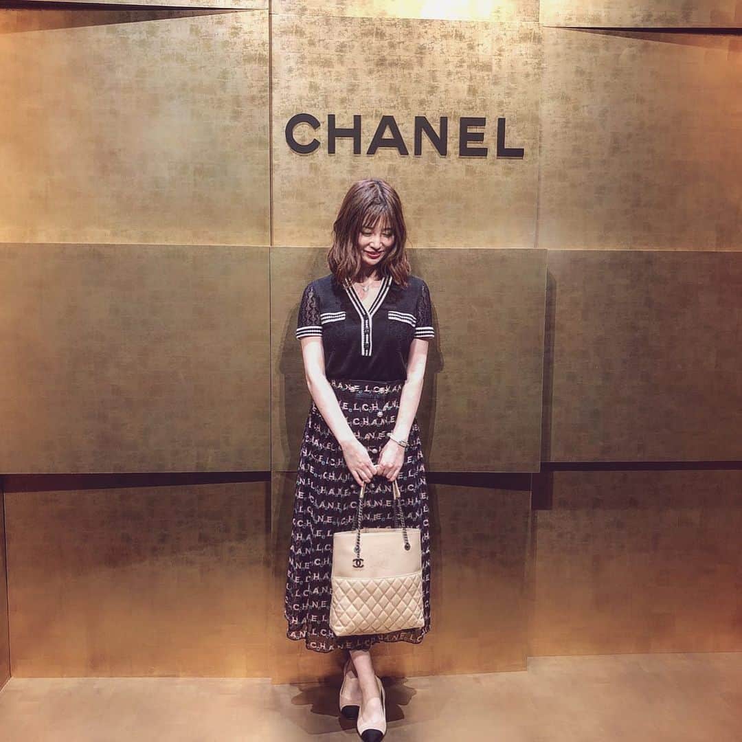 清水彩子のインスタグラム：「chanelの展示会にご招待されてお出掛け👗 ハイブランドの物作りとか世界観とか勉強になる✍️ 可愛かったぁ💕  #chanel#シャネル」