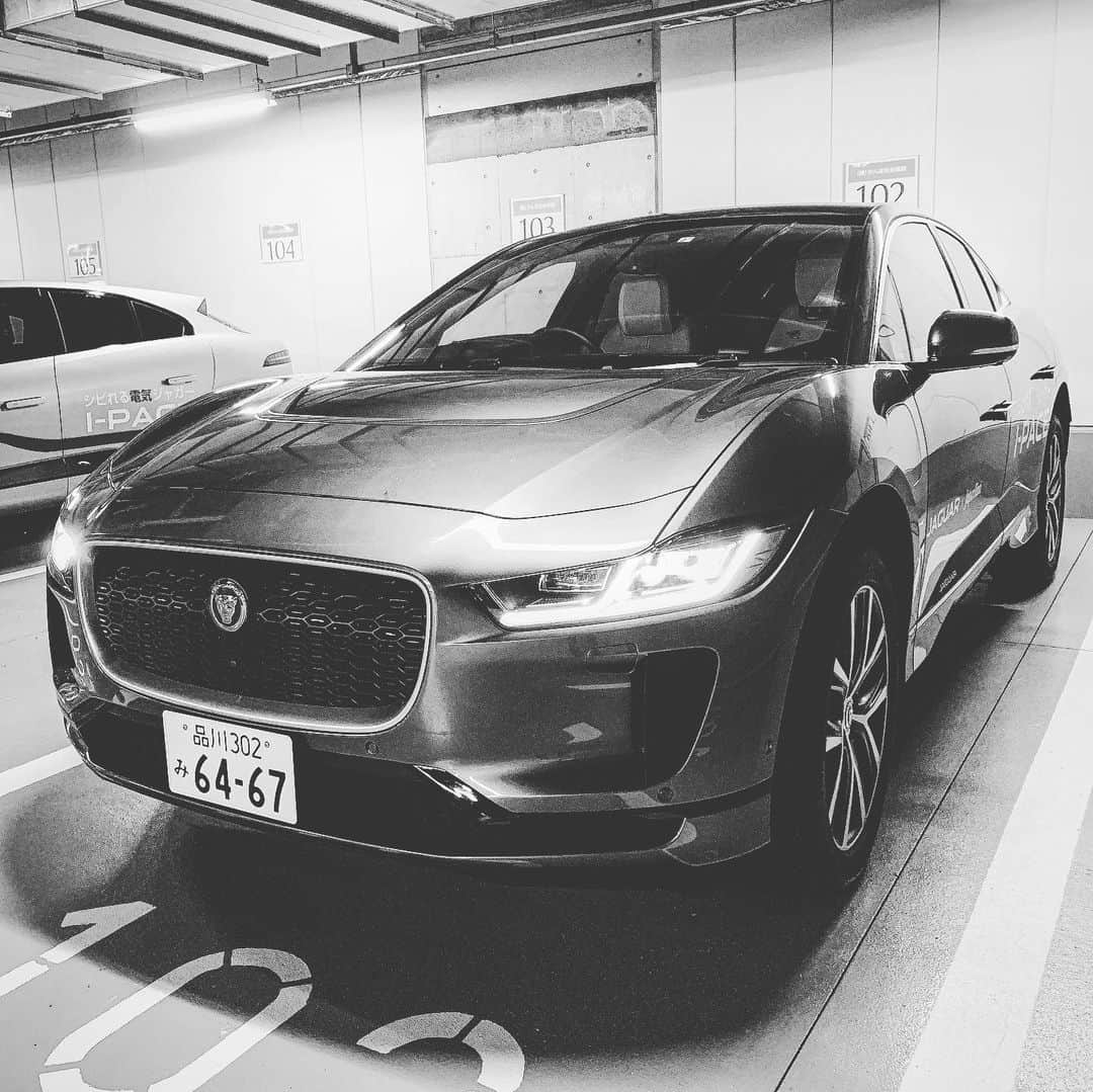 中山友貴さんのインスタグラム写真 - (中山友貴Instagram)「JAGUARの電気自動車I-PACE（アイペイス）に乗って都内を走ってます。 ジャパンタクシーアプリで運が良ければ乗れます😊☺️ 詳細はURLはアクセスしてみてください！  https://www.jaguar.co.jp/campaign/i-pace-experience/japan-taxi.html  #jaguar #japantaxi #ipace #SE #HSE」7月7日 12時16分 - yuhkinakayama