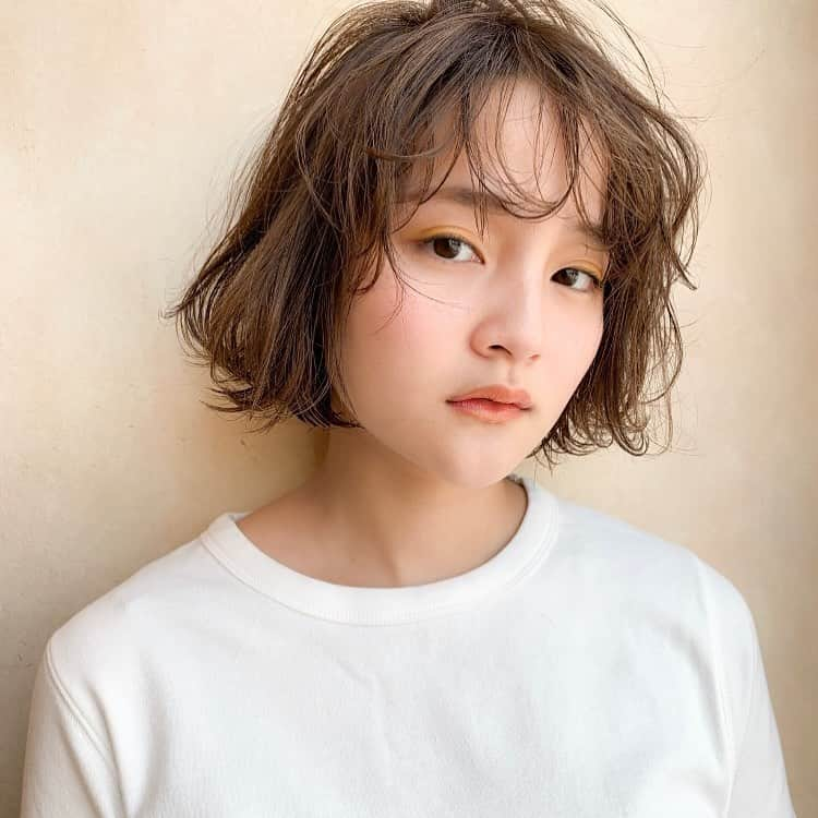 bangsさんのインスタグラム写真 - (bangsInstagram)「styling：@canaan_junya salon：CANAAN . . . ナチュラル細ハイライトで 奥行きあるゆるふわボブに . . . ご予約：050-5851-9041 . . . #bangstokyo #美容室 #美容師 #おしゃれ #サロン #髪型 #ヘアスタイル #ヘアアレンジ #ショートヘア #ヘアカタログ #ショートヘア #トレンドヘアー #表参道 #表参道サロン #ボブ #ボブアレンジ #ボブヘアアレンジ #ボブヘアー #ミディアムヘア #ミディアムヘアアレンジ #ミディアムアレンジ#ロングヘア#ロングヘアアレン#グレージュ #ブリーチ #透明感カラー#暗髪」7月7日 12時19分 - bangs.tokyo