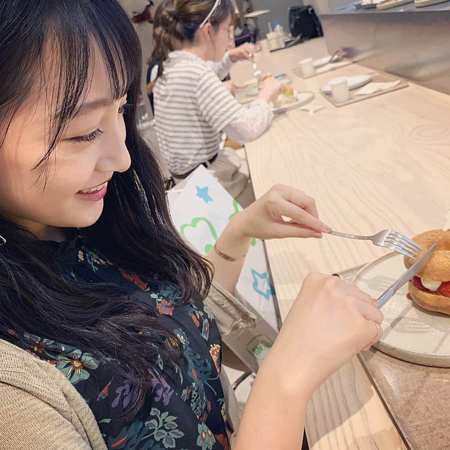 山本彩加さんのインスタグラム写真 - (山本彩加Instagram)「京都に行った時に、話題の #koedonuts cafeに行ってきました！ ・ ・ 目の前の作ってくださったんです！！すごかったなぁーー❤︎ ・ ・ 生クリームが甘すぎずめっちゃ食べやすかった！！！！ ぜひ💗💗 ・  #koeethical #donutsinnovation #カフェ巡り #京都カフェ #河原町カフェ #ドーナツ #スイーツ」7月7日 12時27分 - ayaka48_yanyan