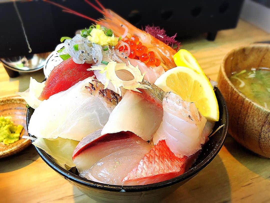 奥山かずささんのインスタグラム写真 - (奥山かずさInstagram)「最近食べたもの ガパオ、世界一の朝食、海鮮丼、こよなく愛するパンダまん！ #かずさpic」7月7日 12時40分 - kazusa_okuyama_official