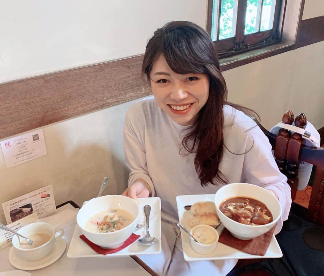 小林アナさんのインスタグラム写真 - (小林アナInstagram)「軽井沢駅近くの喫茶店 旦念亭さん！！ ビーフシチュー、クリームシチュー、ナポリタン、水出しコーヒー、チョコケーキ、どれも絶品でしたー！ しかも落ち着く！長居したくなる。 また来まーす(^^) #旦念亭 #軽井沢」7月7日 12時40分 - genkobiribiri