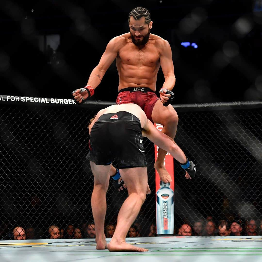 モンスターエナジーさんのインスタグラム写真 - (モンスターエナジーInstagram)「Boom. Knee roasted. 😳 @gamebredfighter joins the #MonsterEnergy family in flying fashion! #MMA #UFC #UFC239」7月7日 12時47分 - monsterenergy