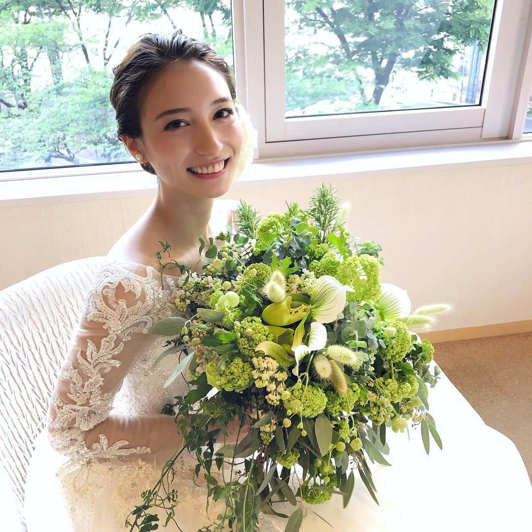 山神アリシアさんのインスタグラム写真 - (山神アリシアInstagram)「Hotel Wedding 40号 発売中✨ 別冊も二冊付いてて、魅力満載なspecial記念号になってます！ ナチュラル、クラシック、モダン。ふたりにぴったりな世界観を表現してくれる@@hiltontokyo 💍 見てね〜. . . #wedding #hotel  #hotelwedding  #ホテルウエディング  #ホテルウェディング  #ホテル  #藤井サチ  #発売 #発売予告 #anaインターコンチネンタルホテル東京  #グランドハイアット東京  #グランドハイアット東京ウエディング  #パレスホテル東京 #パレスホテル東京ウエディング #パレス花嫁  #グラハイ花嫁  #インペリ花嫁  #トランク花嫁 #ヒルトン東京 #アリウェディング #hatsukoendo #hatsukoendoweddings #verawang  #magnoriawhite #galialahav #blancbijou #azumadress」7月7日 12時51分 - aliciayamagami