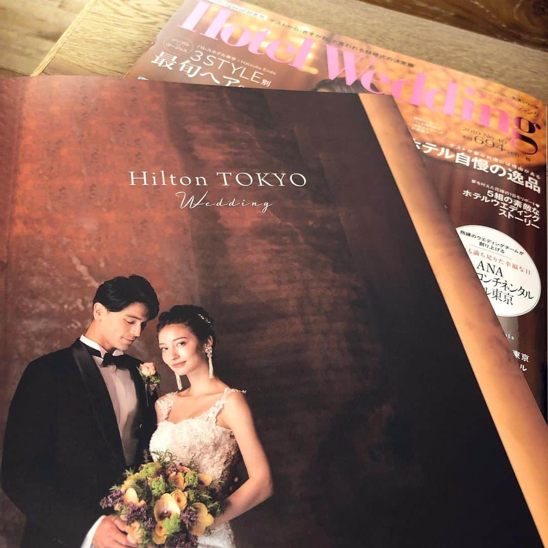 山神アリシアさんのインスタグラム写真 - (山神アリシアInstagram)「Hotel Wedding 40号 発売中✨ 別冊も二冊付いてて、魅力満載なspecial記念号になってます！ ナチュラル、クラシック、モダン。ふたりにぴったりな世界観を表現してくれる@@hiltontokyo 💍 見てね〜. . . #wedding #hotel  #hotelwedding  #ホテルウエディング  #ホテルウェディング  #ホテル  #藤井サチ  #発売 #発売予告 #anaインターコンチネンタルホテル東京  #グランドハイアット東京  #グランドハイアット東京ウエディング  #パレスホテル東京 #パレスホテル東京ウエディング #パレス花嫁  #グラハイ花嫁  #インペリ花嫁  #トランク花嫁 #ヒルトン東京 #アリウェディング #hatsukoendo #hatsukoendoweddings #verawang  #magnoriawhite #galialahav #blancbijou #azumadress」7月7日 12時51分 - aliciayamagami