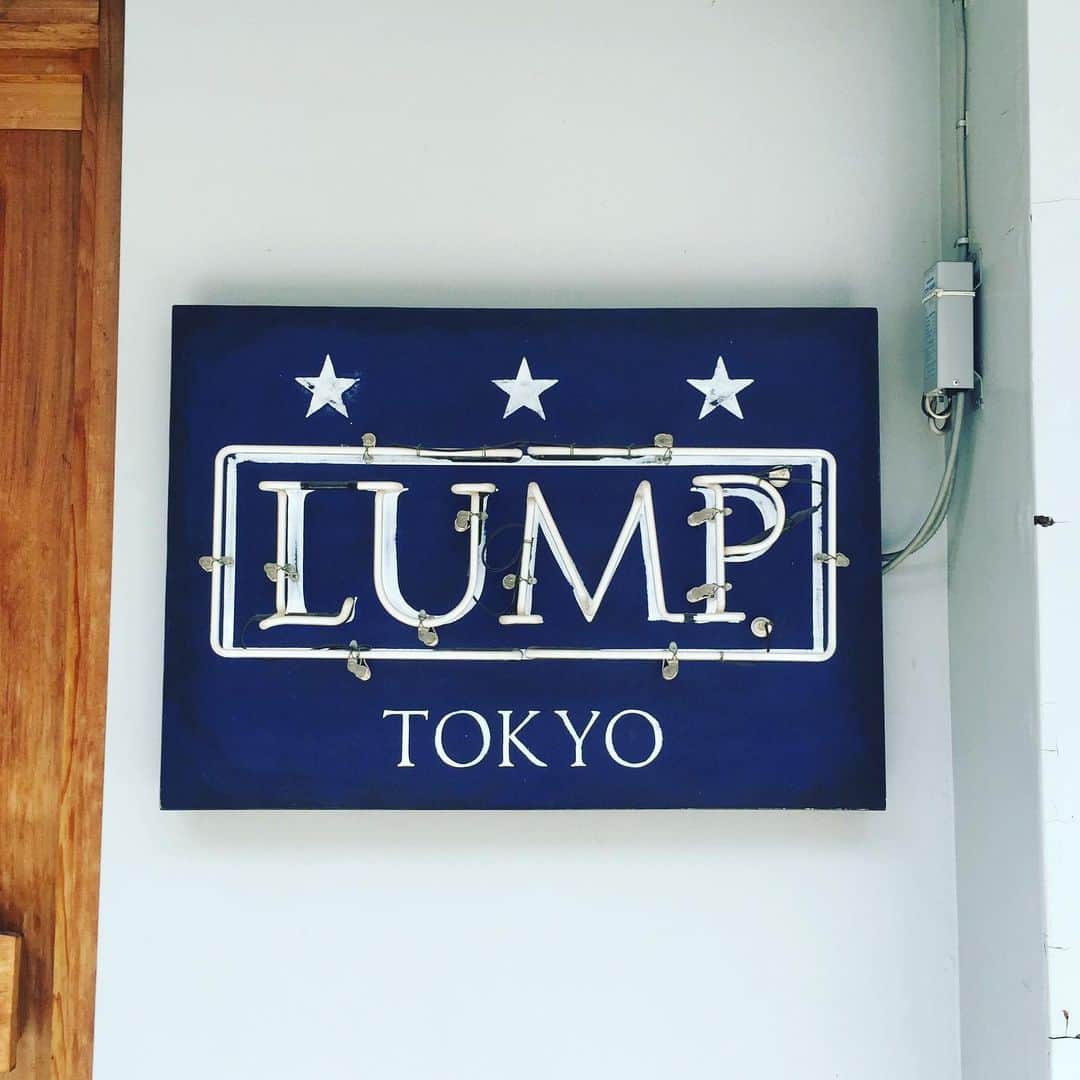 のインスタグラム：「LUMP TOKYO will be closed on July 8th and 9th﻿ ﻿ LUMP TOKYOは7/8(月)、9(火)を臨時休業とさせていただきます。﻿ ※7/10(水)〜12(金)は定休日となります。﻿ ※LUMP SENDAIは通常どおり営業いたします。﻿ ﻿ 誠に勝手ではございますが、ご理解ご了承くださいますよう宜しくお願い申し上げます。﻿ #whiz #whizlimited #lumptokyo #harajuku」