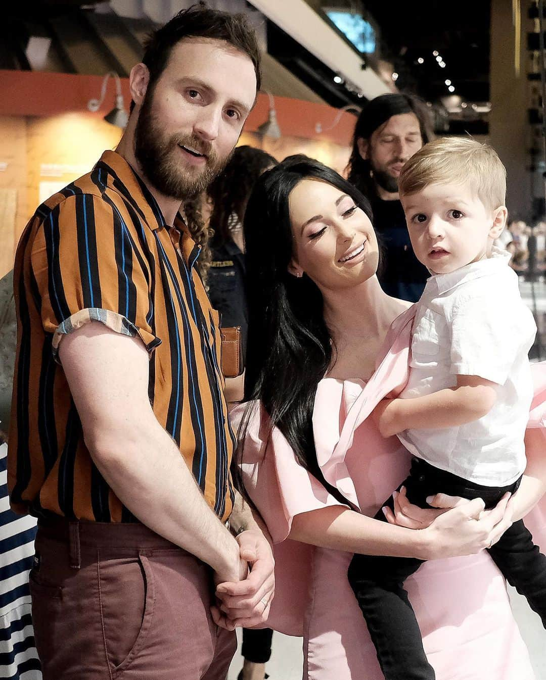 Just Jaredさんのインスタグラム写真 - (Just JaredInstagram)「@spaceykacey visits her “Kacey Musgraves: All Of The Colors” exhibit with her husband @rustonkelly, her grandparents, and more friends and family! #KaceyMusgraves #RustonKelly Photos: Getty」7月7日 13時00分 - justjared