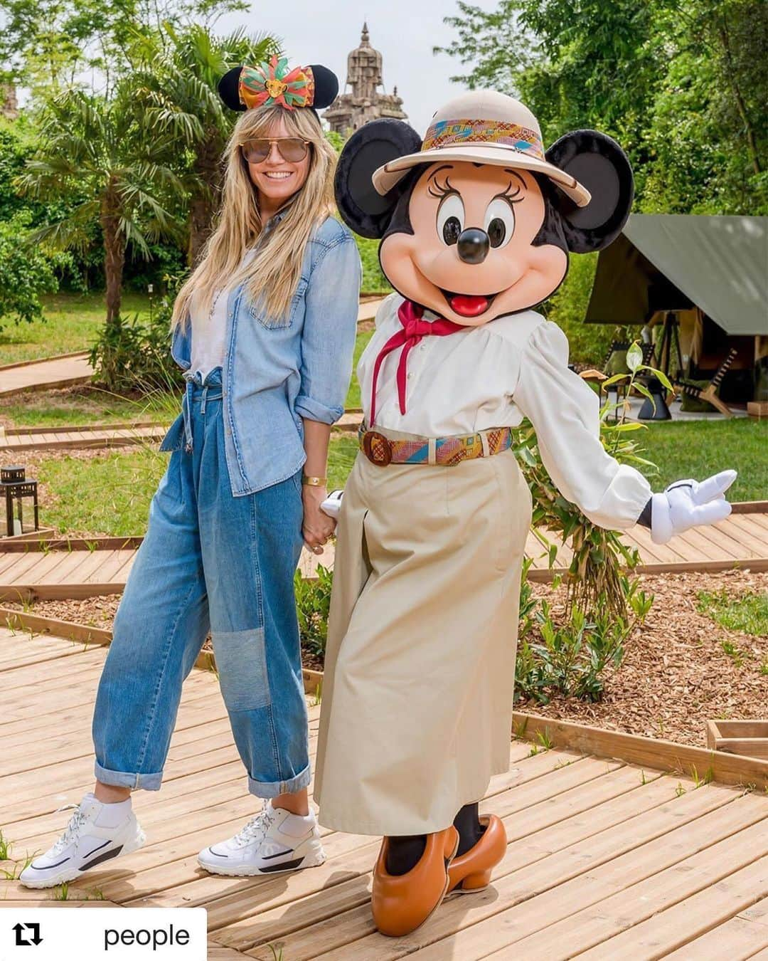 ハイディ・クルムさんのインスタグラム写真 - (ハイディ・クルムInstagram)「#Repost @people ・・・ Heidi Klum and Minnie Mouse were ready for their close-up at Disneyland Paris! ❤️| 📷: The Image Direct」7月7日 13時45分 - heidiklum