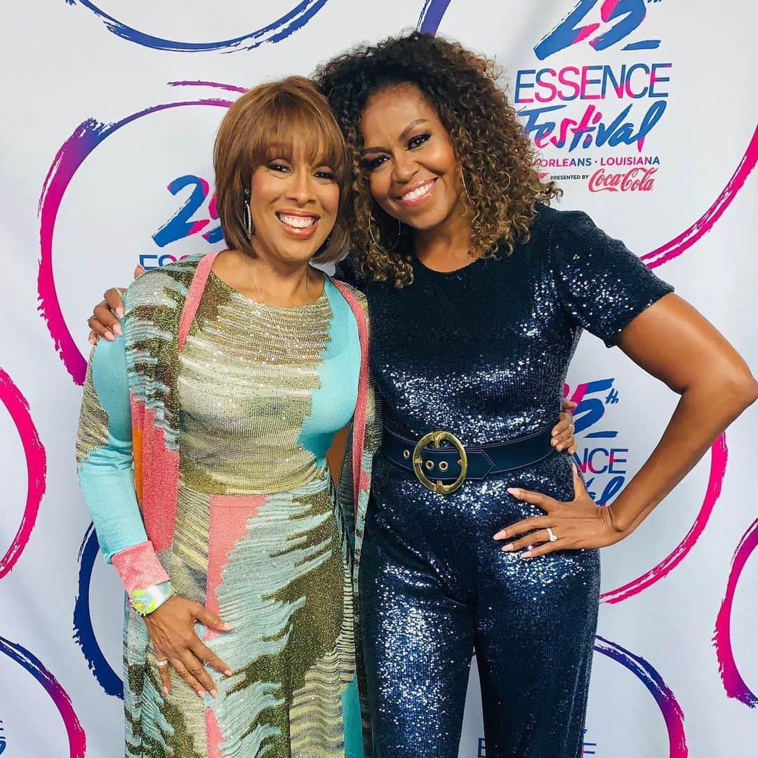 ミシェル・オバマさんのインスタグラム写真 - (ミシェル・オバマInstagram)「What a great night here in New Orleans celebrating 25 years of#EssenceFest and #BlackGirlMagic. Thanks to @GayleKing for sitting down with me to talk about all things #IAmBecoming, relationships and just how hard it is as women to put ourselves first.」7月7日 14時28分 - michelleobama