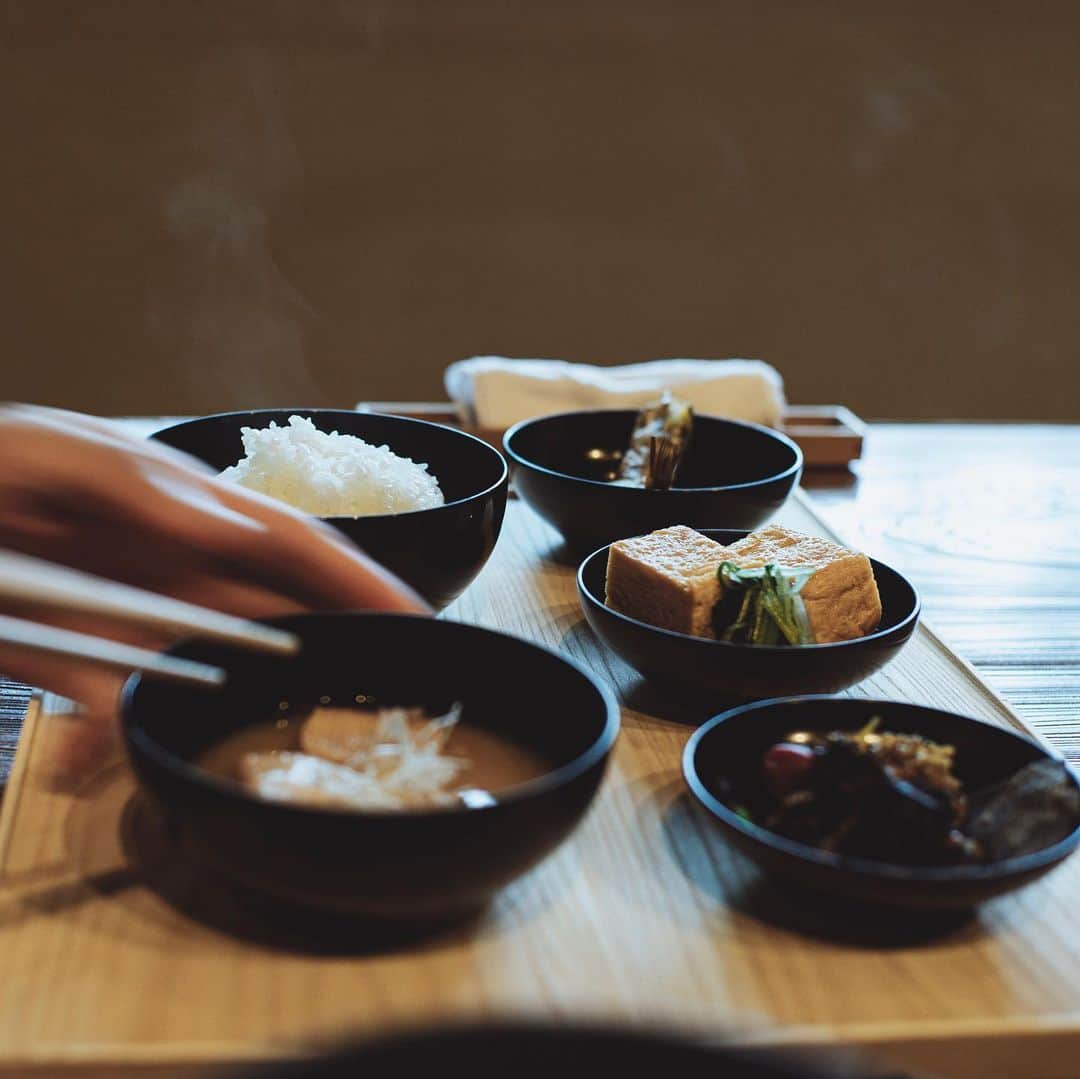 市川渚さんのインスタグラム写真 - (市川渚Instagram)「Breakfast at #YakumoSaryo 🍵﻿ ﻿ ﻿ #八雲茶寮#japanesebreakfast#a7ii#voigtlander#nokton35mm」7月7日 14時39分 - nagiko