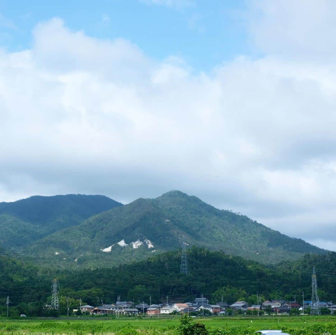 奈良 長谷寺 / nara hasederaさんのインスタグラム写真 - (奈良 長谷寺 / nara hasederaInstagram)「滋賀県高島市#白蓮山長谷寺 (ちょうこくじ)本尊、長谷観音のご開扉。この山の谷より長谷観音の霊木が流れ出でたという。#長谷観音 のルーツを訪ね。※ご本尊様は特別に撮影をさせていただきました。  There is a legend that wood which is the material of Kannon flowed out of this mountain.  #長谷寺 #奈良長谷寺 #総本山長谷寺 #花の御寺 #奈良 #hasedera #hasederatemple #temple #japan #japanesetraditional #pilgrimage #nara #tourism #sightseeing #japanesetemple #西国 #西国三十三所 #霊場 #巡礼 #四寺巡礼 #やまとびとツアーズ #長谷寺が好き」7月7日 14時41分 - hase_dera