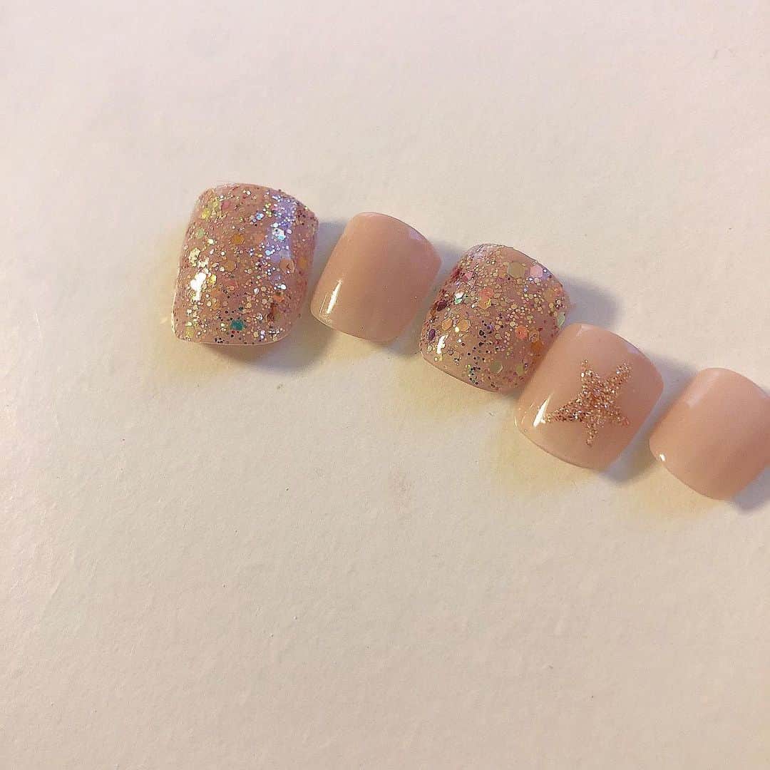 Kana Kobayashiさんのインスタグラム写真 - (Kana KobayashiInstagram)「お問い合わせ ☎︎07069989946 LINE🆔 @wno5786r #nail #jelnail #nailart #accessory #fashion #Anela #beauty #ジェルネイル #ネイルアート #表参道 #小林奏 #wedding #bridal #ウェディング #子連れok  #大人ネイル #ネイル #青山 #シンプルネイル #フットネイル #pedicure #夏ネイル #ブロンズ #星ネイル #手描き #キラキラ #ラメ #ホログラム」7月7日 14時46分 - anela_kana