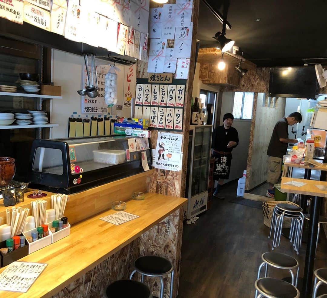 山川のりをのインスタグラム：「本日は大津市の石山駅近くの焼きとん食堂ライオンにてギターパンダ生声ライブです。16時/17時、2500円D付き。夕焼けワンマンショー！お近くの方々会いにきてアイニージュー！guitarpanda.net」