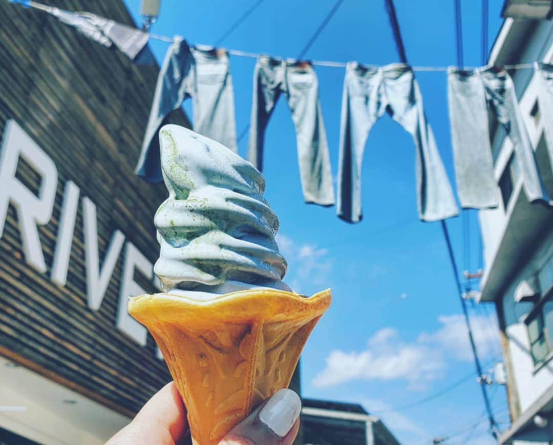 neokazumiのインスタグラム：「﻿ 私の夏休みは﻿ ﻿ 地元岡山で﻿ ﻿ おいしいお寿司食べて﻿ ﻿ ジーンズの発祥地児島の﻿ ﻿ ジーンズストリートで散財して﻿ ﻿ インディゴソフトクリーム食べて﻿ ﻿ 終了🤗﻿ ﻿ #ジーンズストリート#散財#インディゴソフトクリーム#かずみの夏休み」